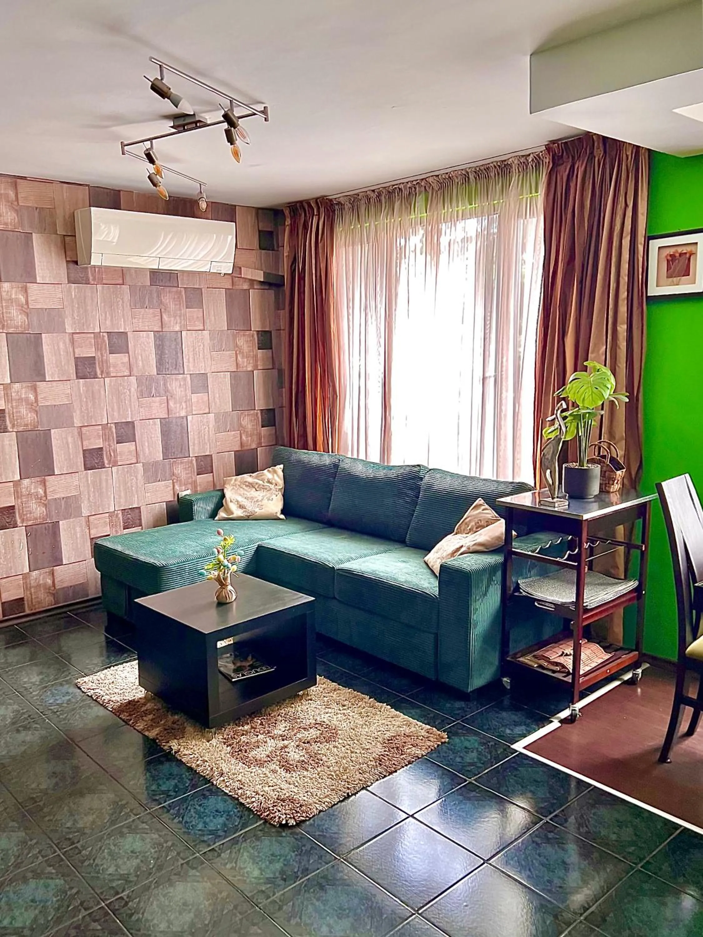 The Green Apartment 2BR - free parking