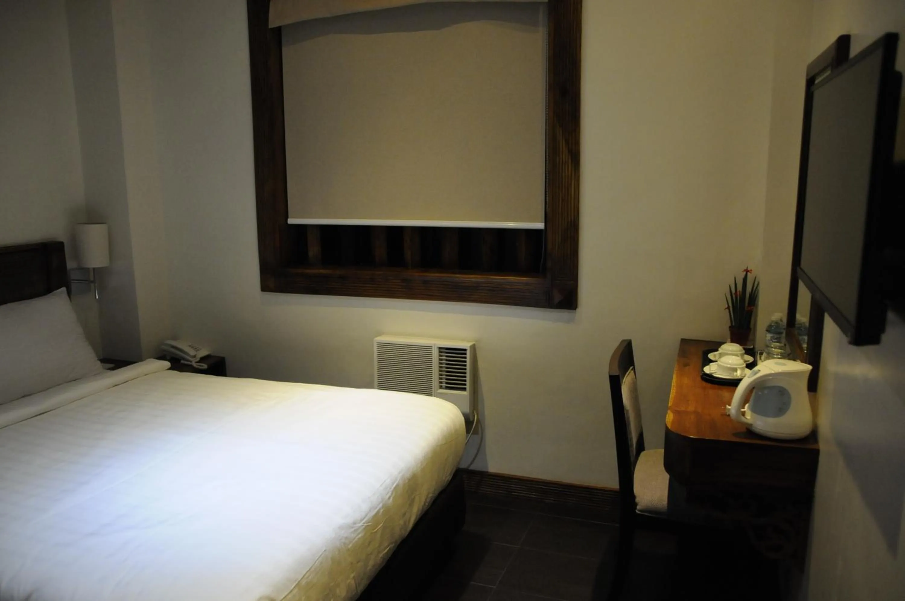 Decorative detail, Bed in Hotel Veneto De Vigan