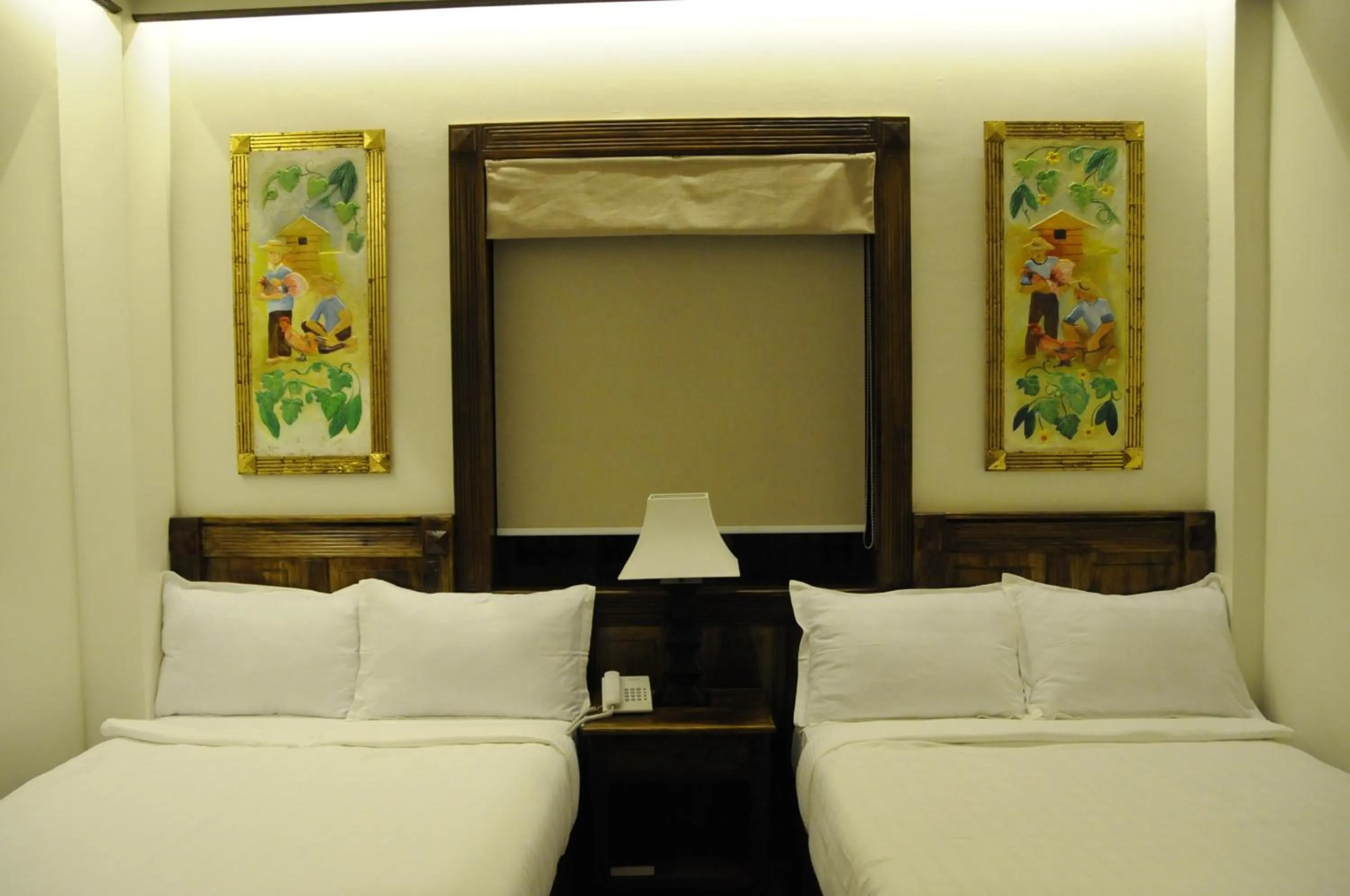 Decorative detail, Bed in Hotel Veneto De Vigan