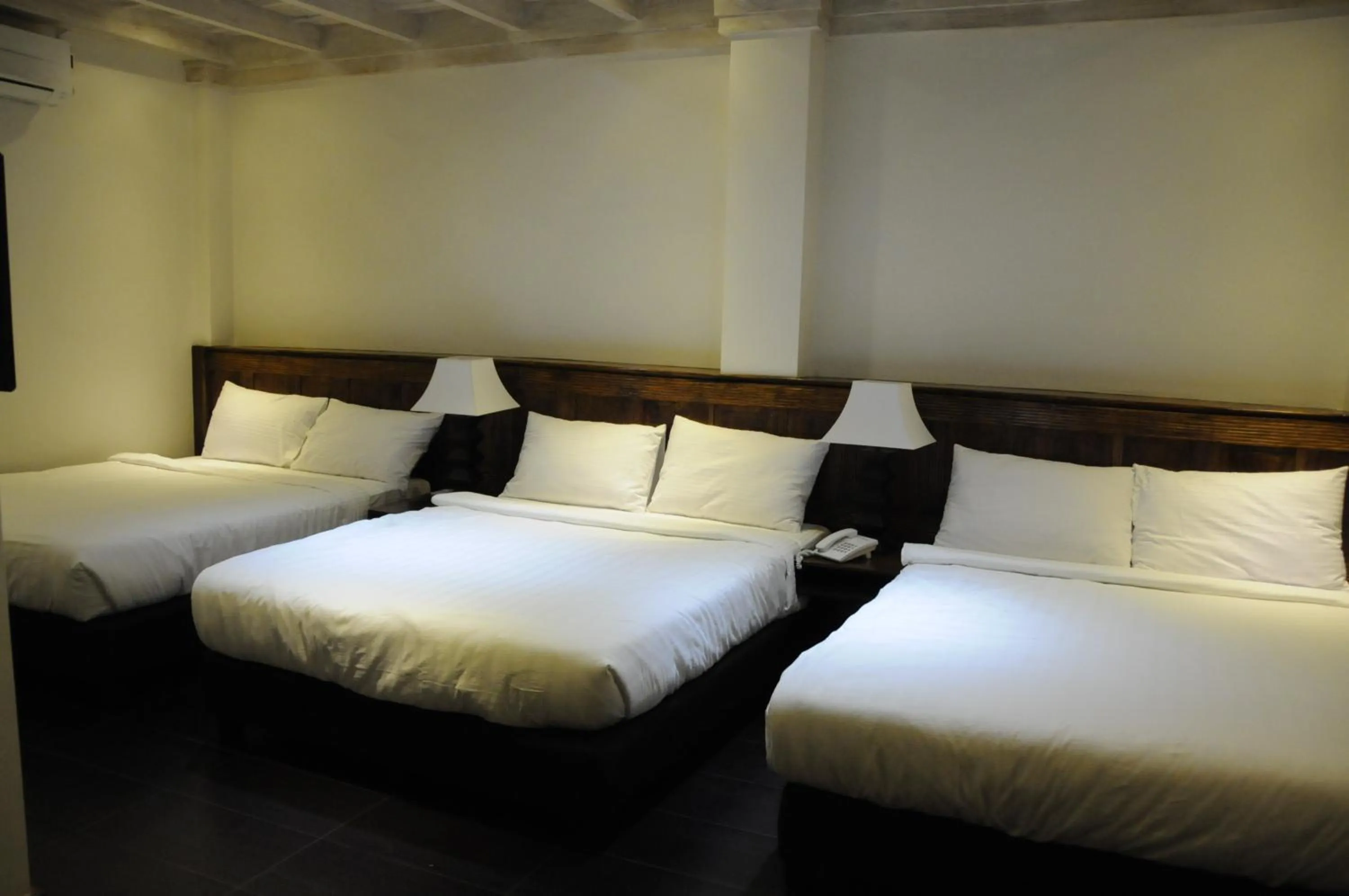 Photo of the whole room, Bed in Hotel Veneto De Vigan