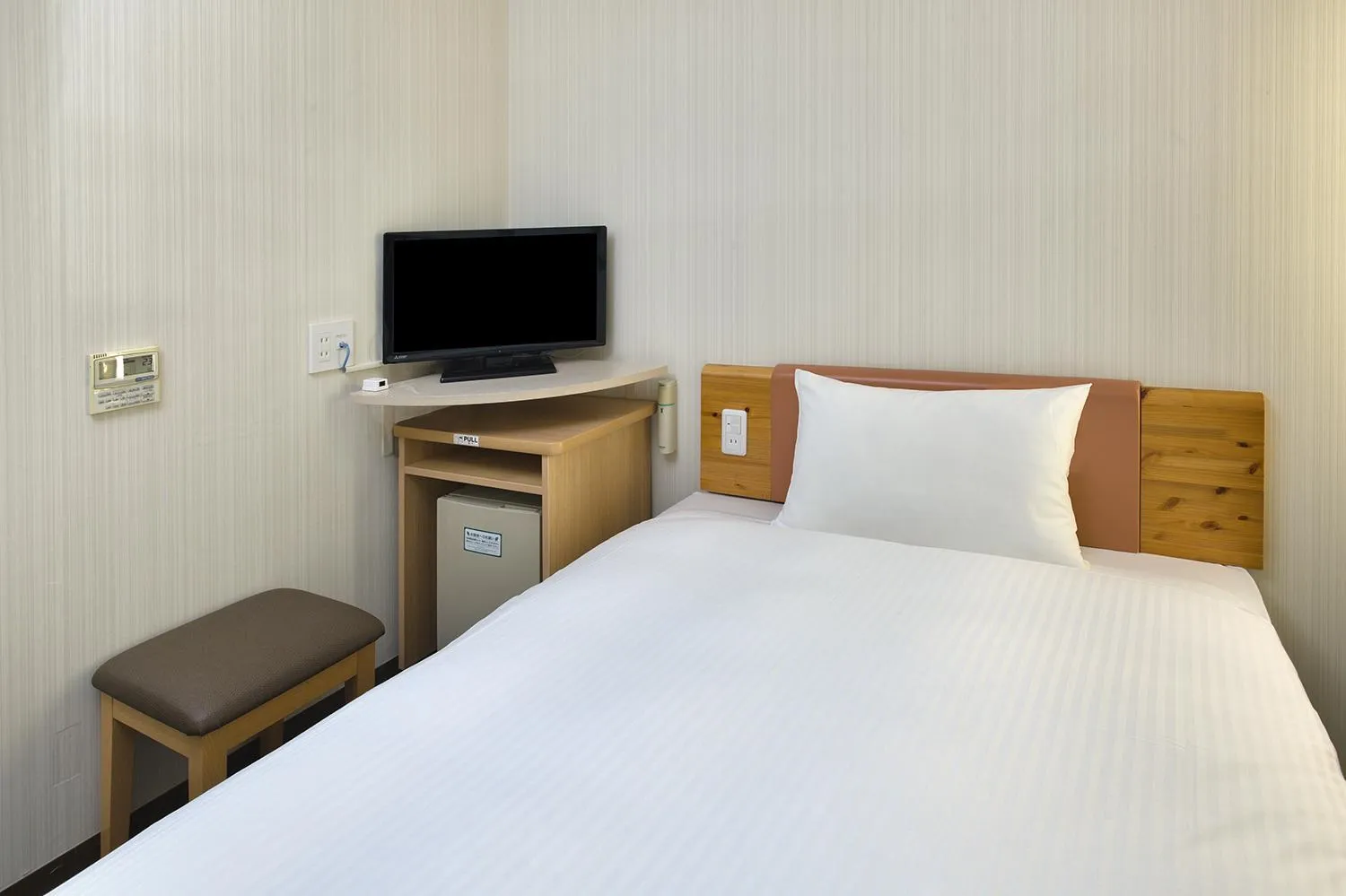 Photo of the whole room, Bed in washington R&B Hotel Kanazawa Station Nishiguchi