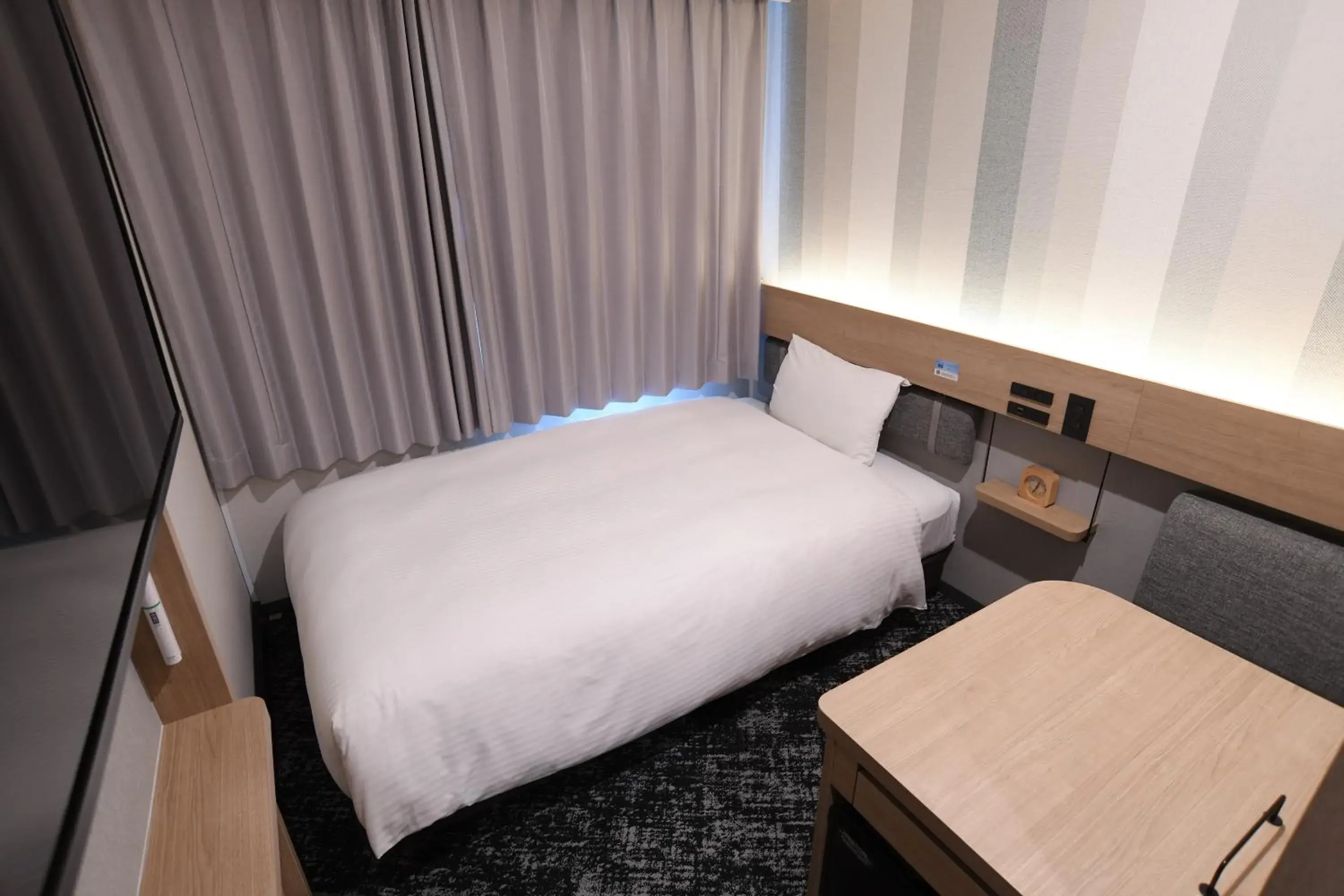 Double Room with Small Double Bed - Non-Smoking in R&B Hotel Otsuka Eki Kitaguchi Double Room with Small Double Bed - Non-Smoking in R&B Hotel Otsuka Eki Kitaguchi