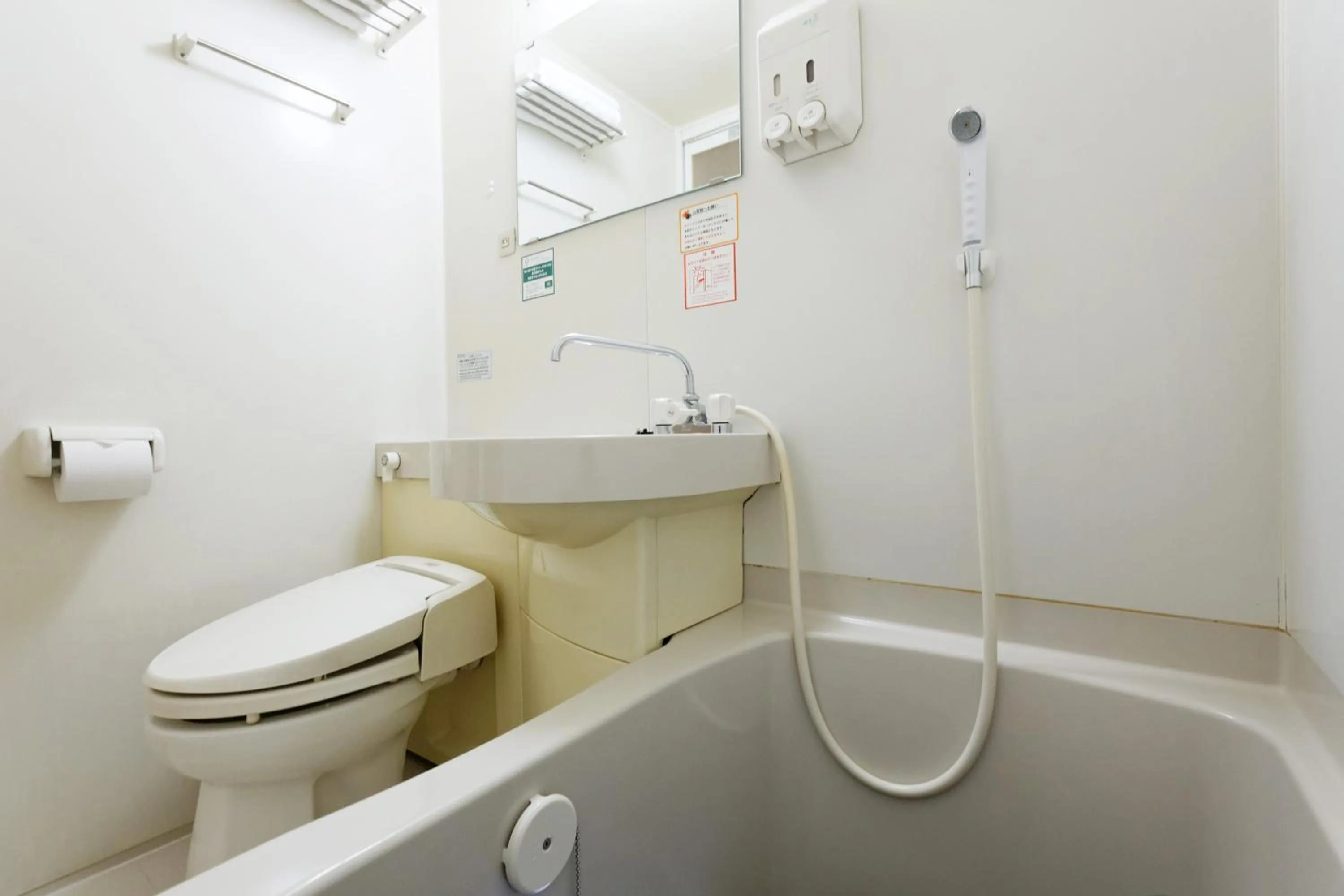 Toilet in Washington R&B Hotel Shin Yokohama Ekimae