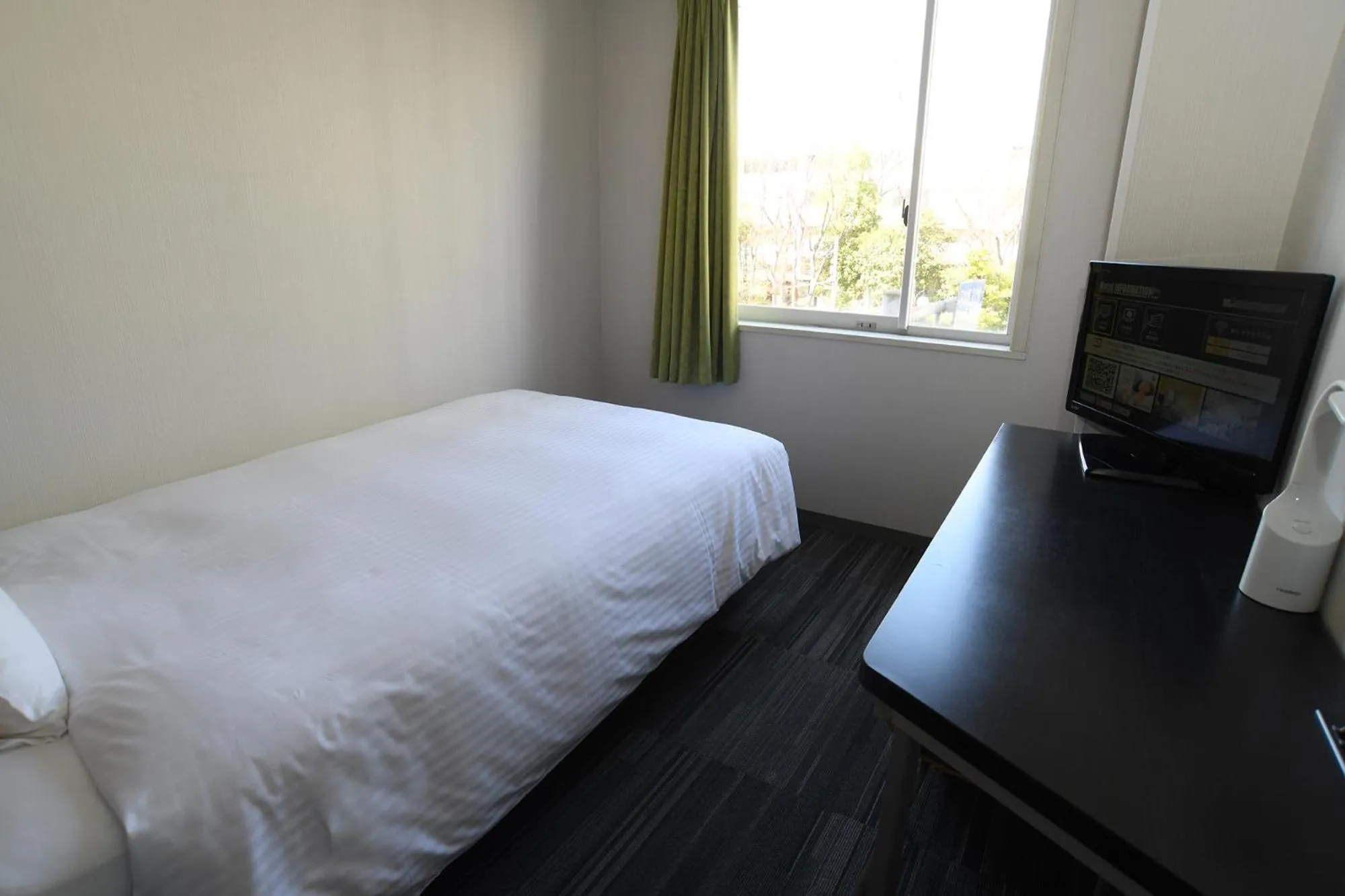 Photo of the whole room, Bed in Washington R&B Hotel Hachioji