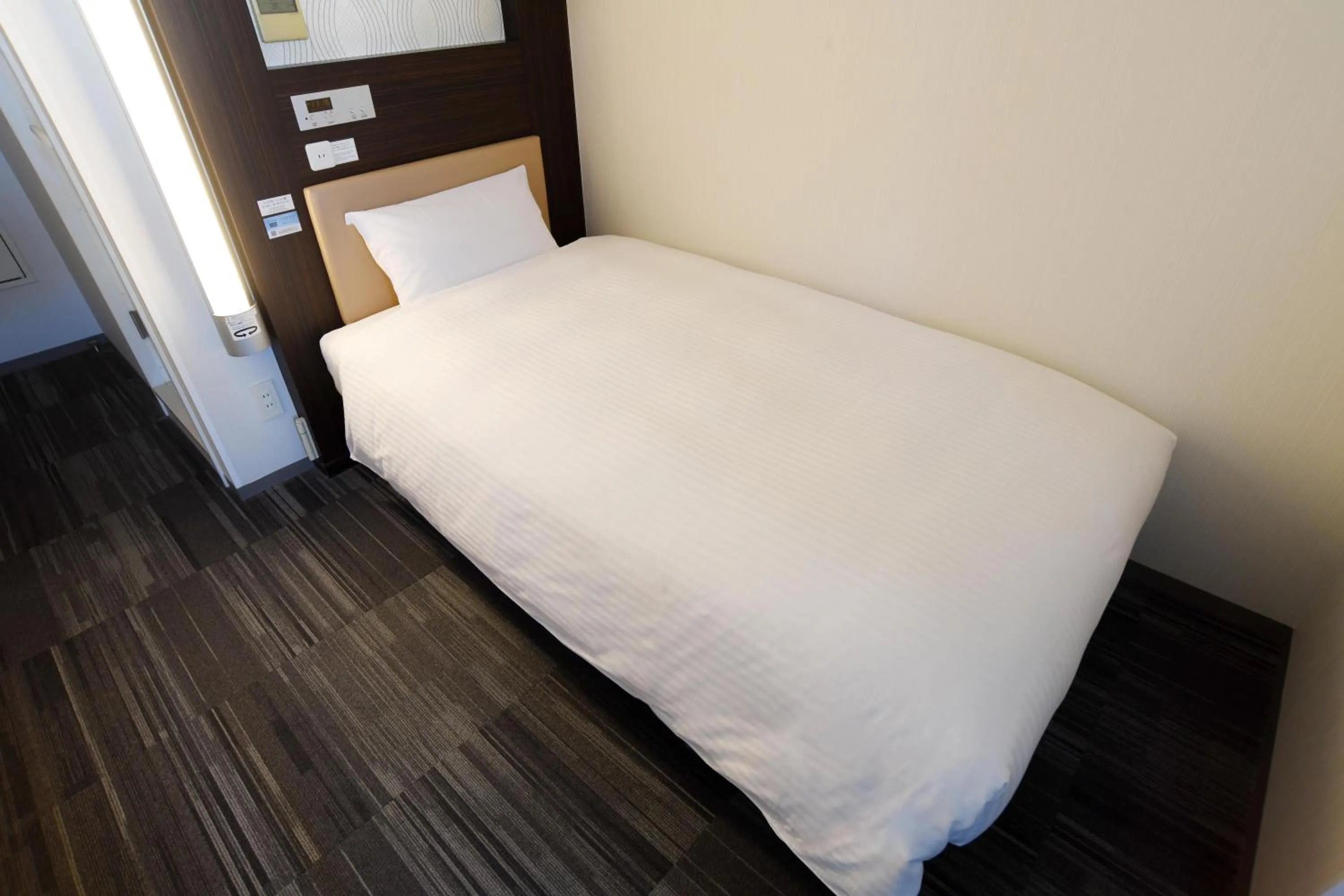 Photo of the whole room, Bed in Washington R&B Hotel Hachioji