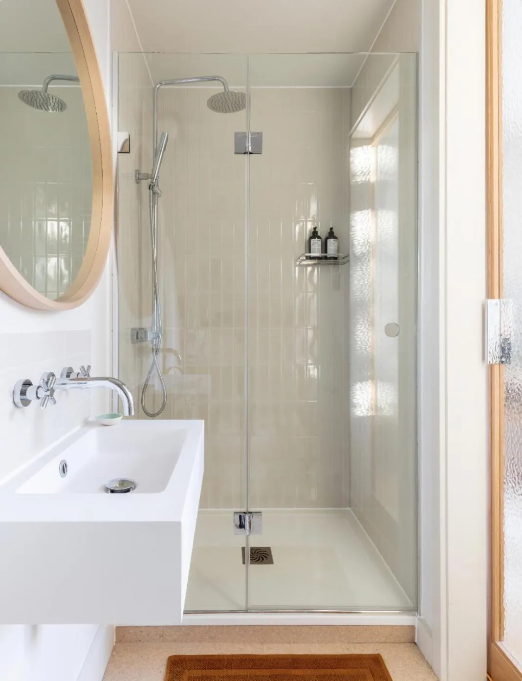 Shower in Mason & Fifth, Bermondsey