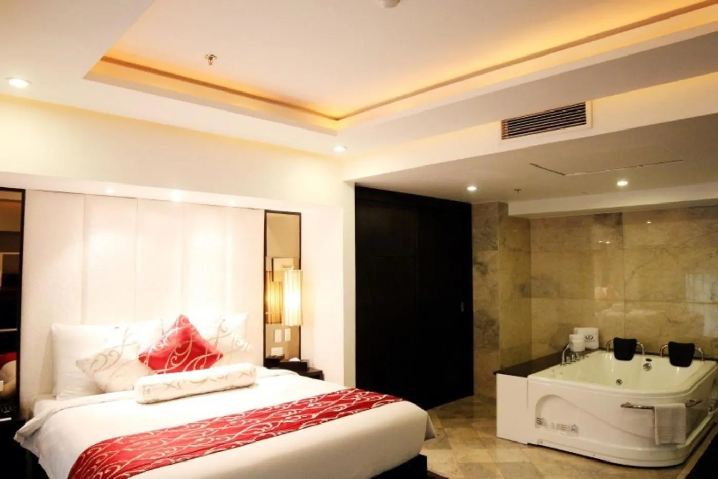 Bed in The Penthouse Hotel and Residences