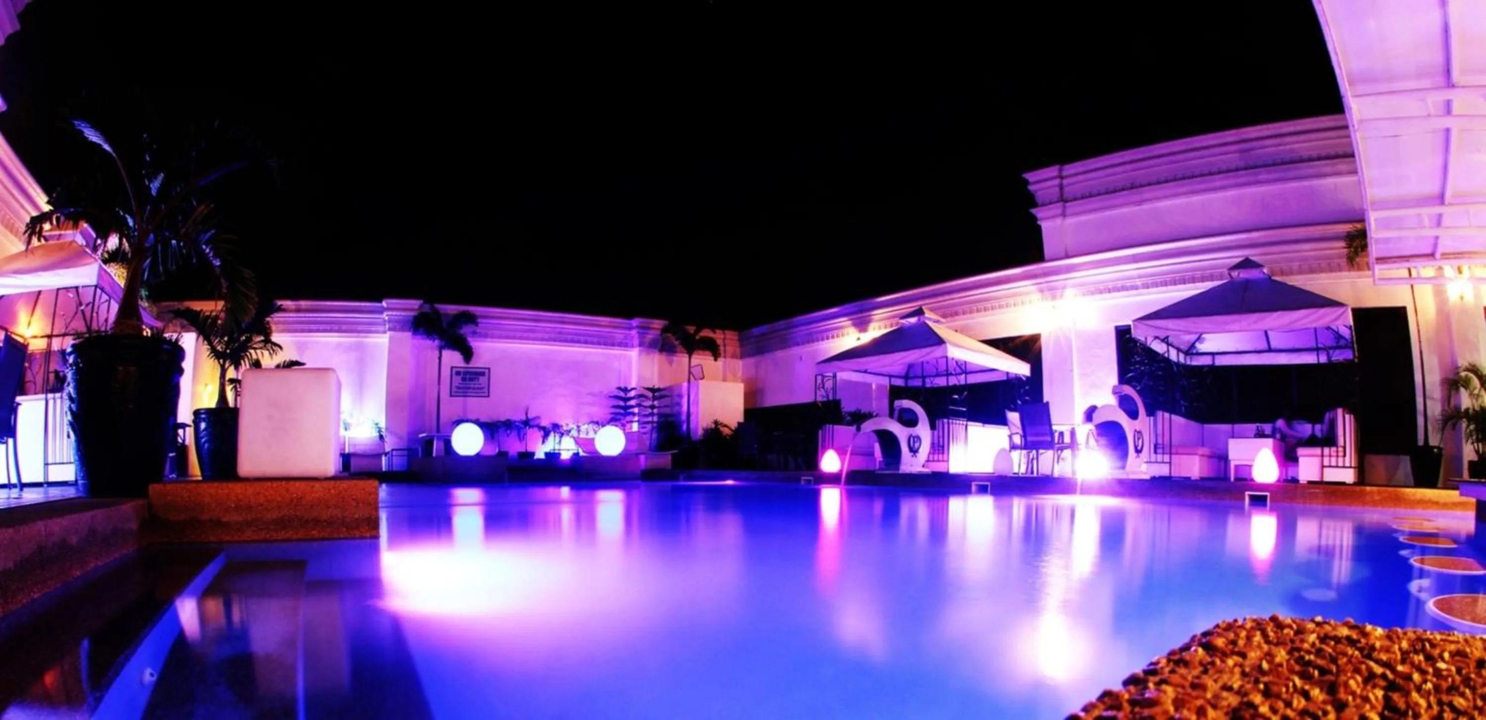 Lounge or bar in The Penthouse Hotel and Residences