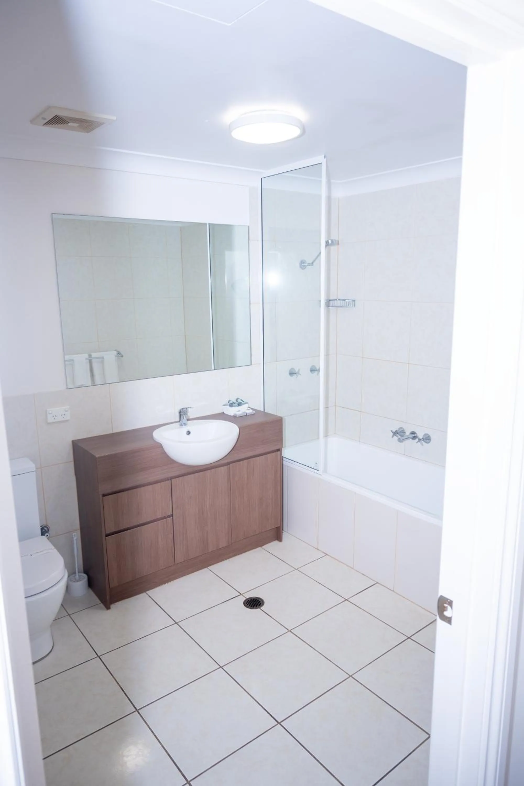 The Australian Hotel Motel