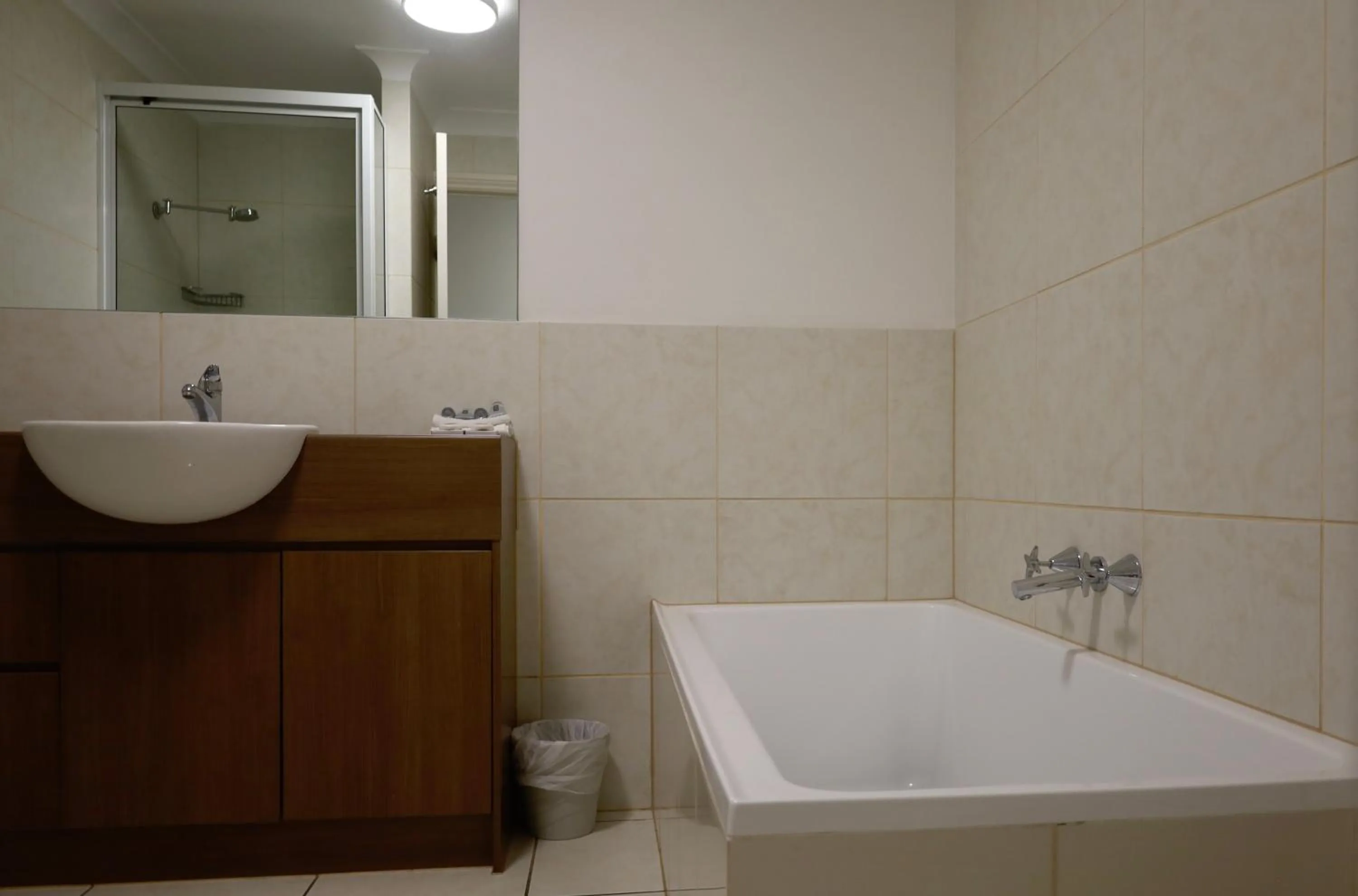 Bath in The Australian Hotel Motel