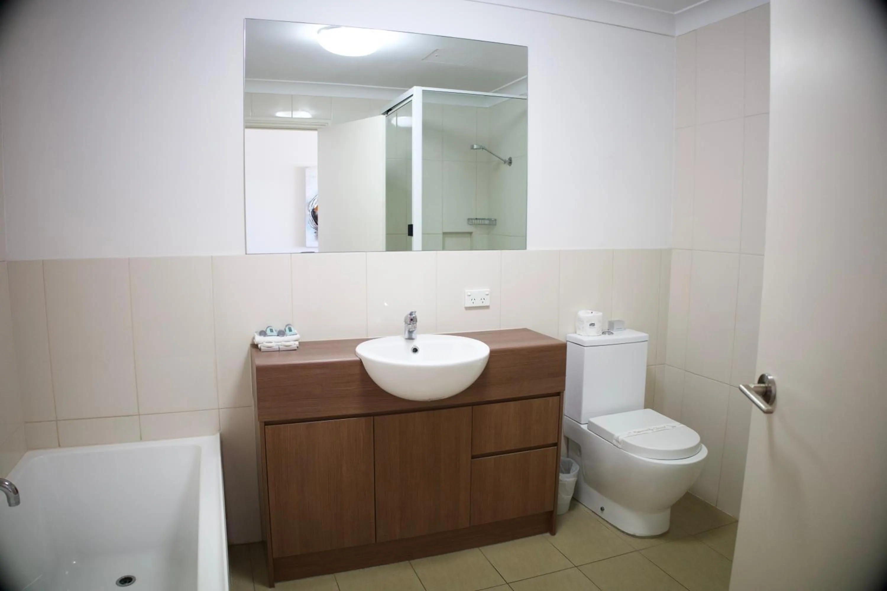 Bathroom in The Australian Hotel Motel