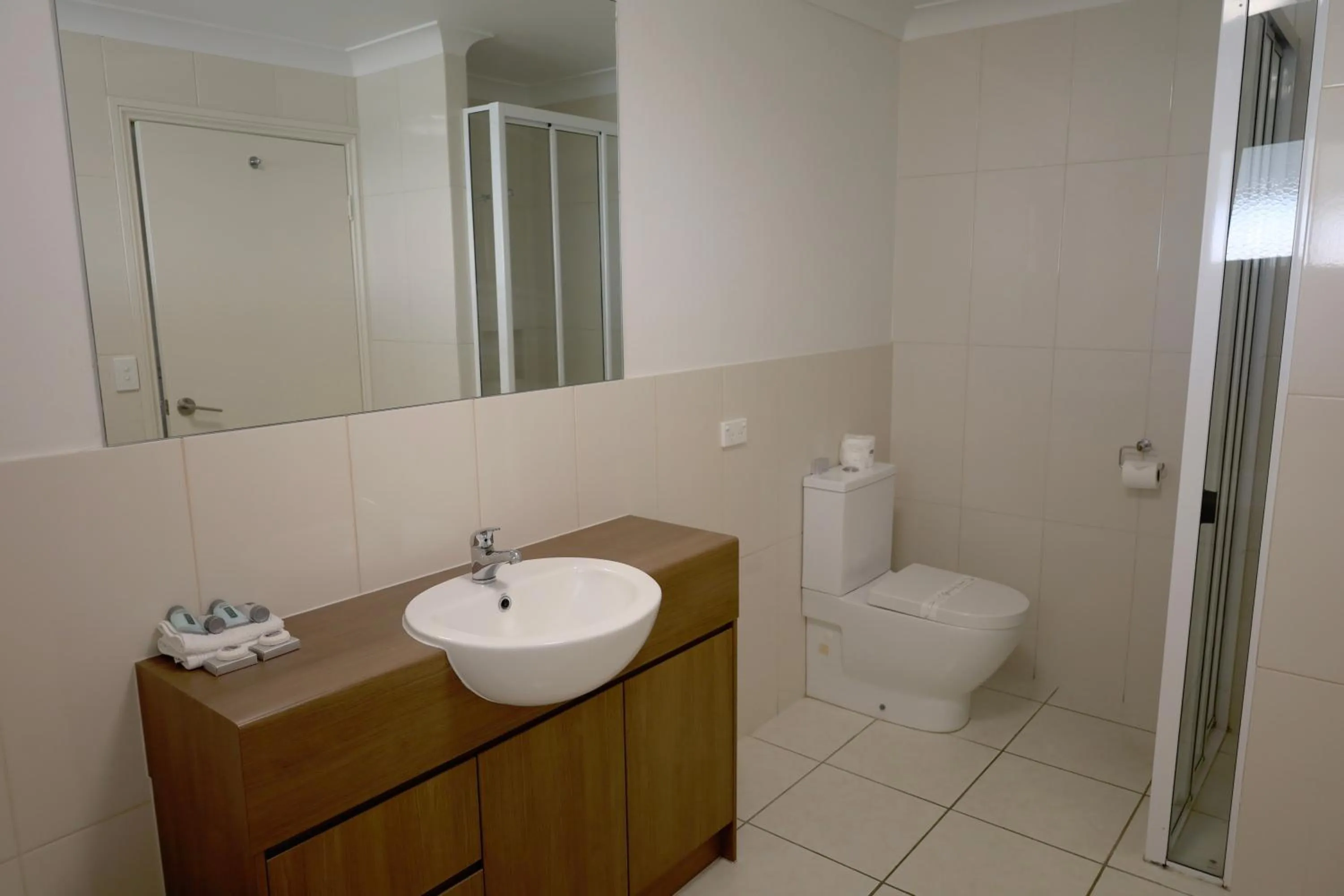 Bathroom in The Australian Hotel Motel