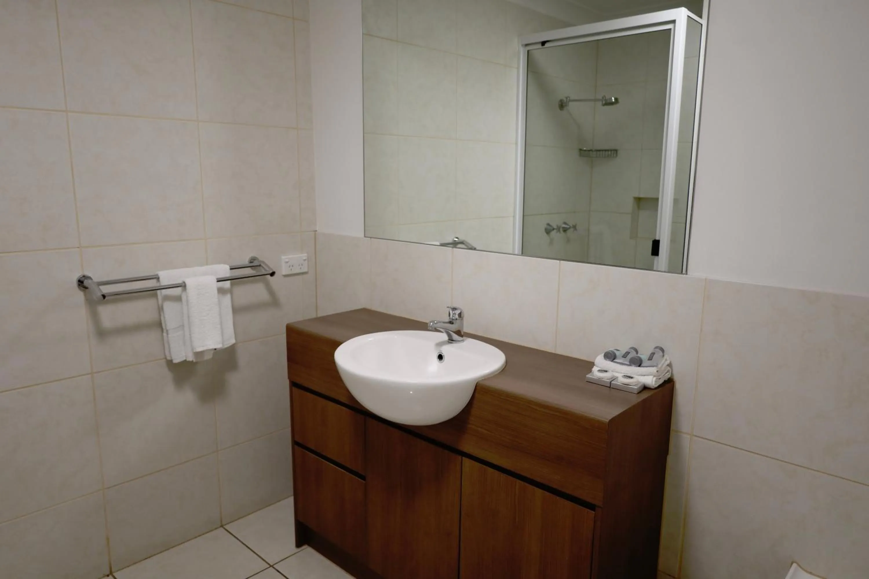 Bathroom in The Australian Hotel Motel