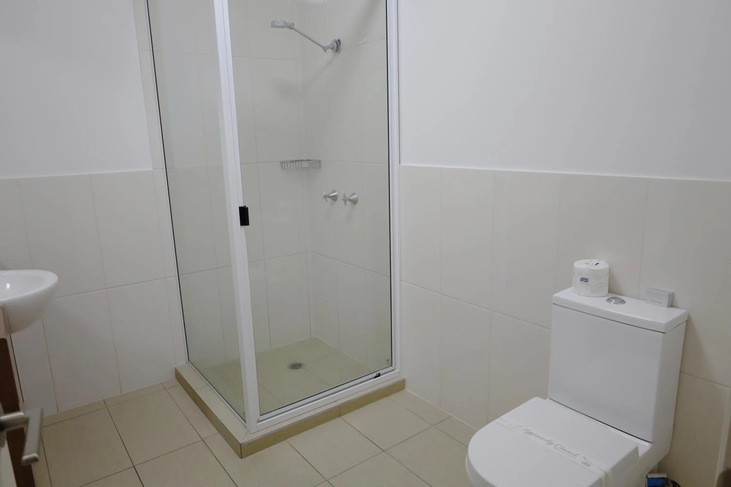 Bathroom in The Australian Hotel Motel