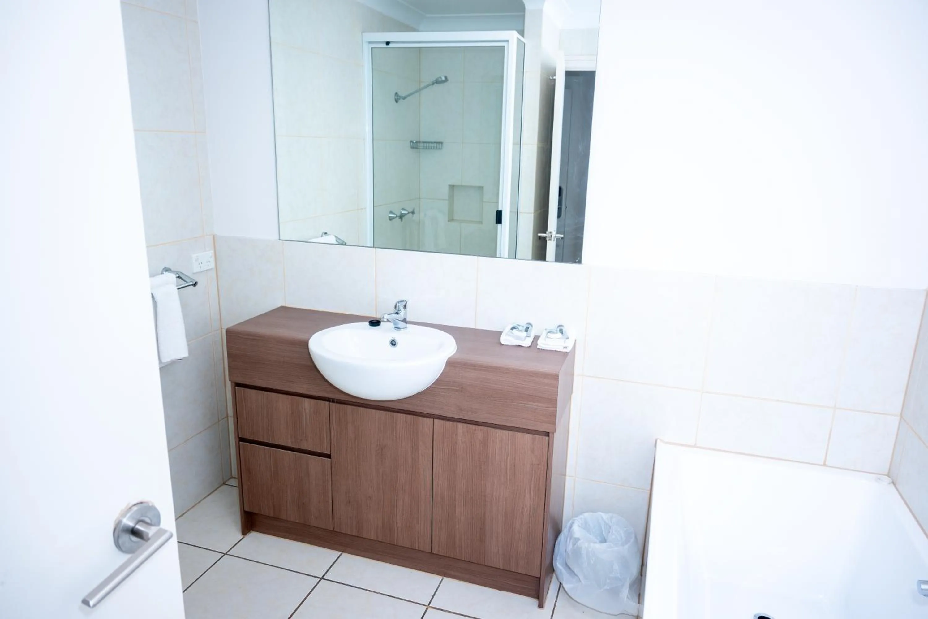 The Australian Hotel Motel