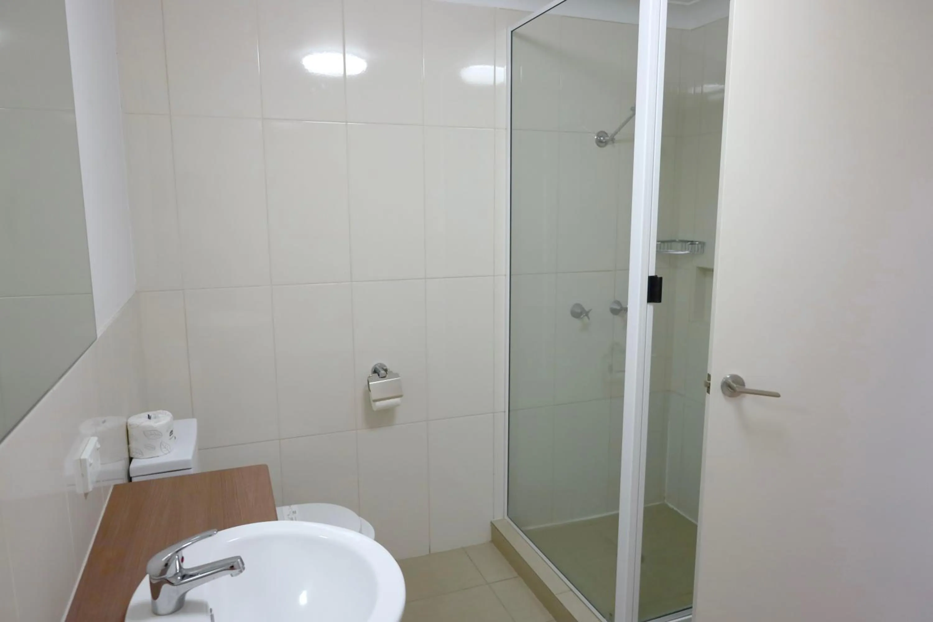 Bathroom in The Australian Hotel Motel