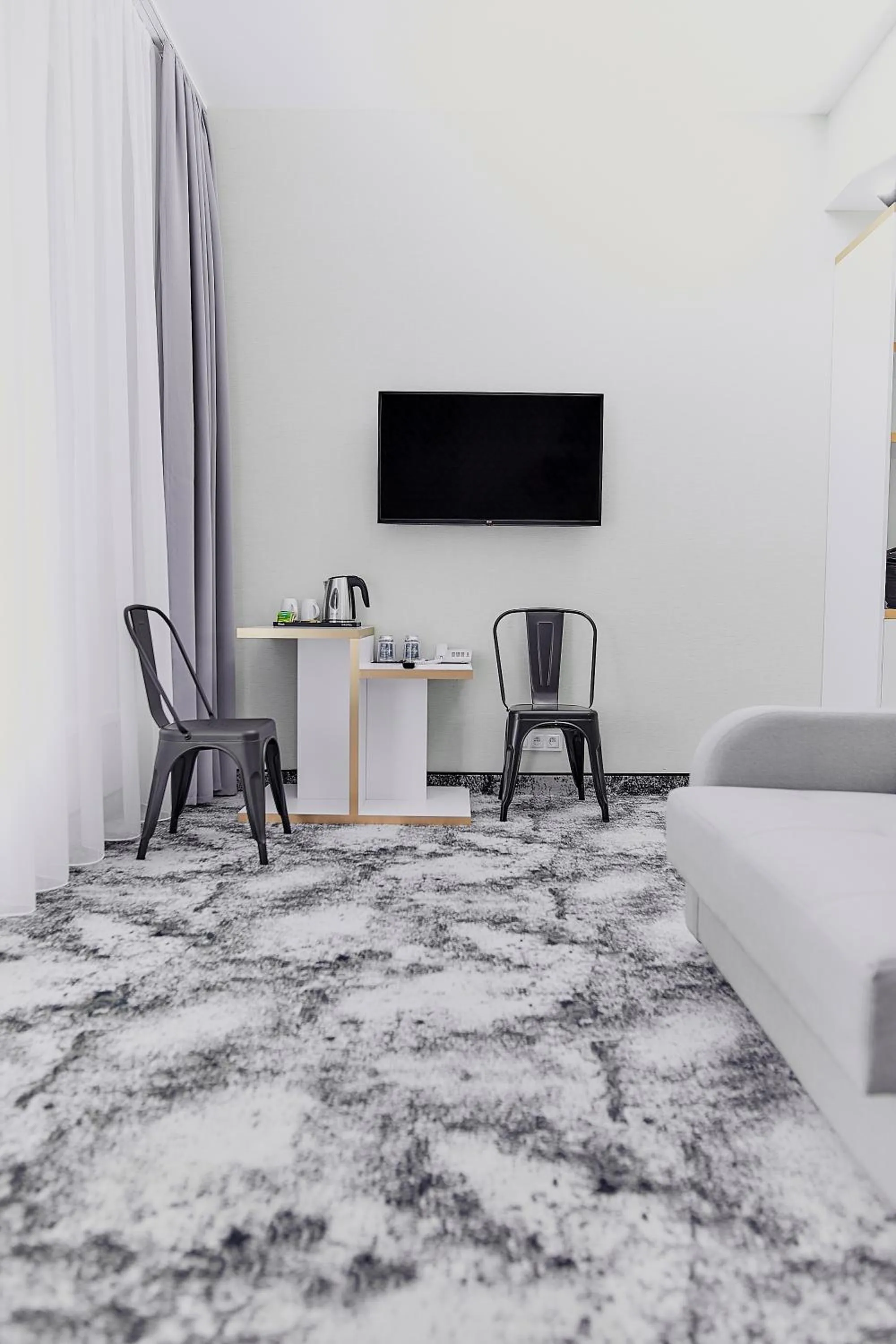 Photo of the whole room in Tulip Inn Żyrardów