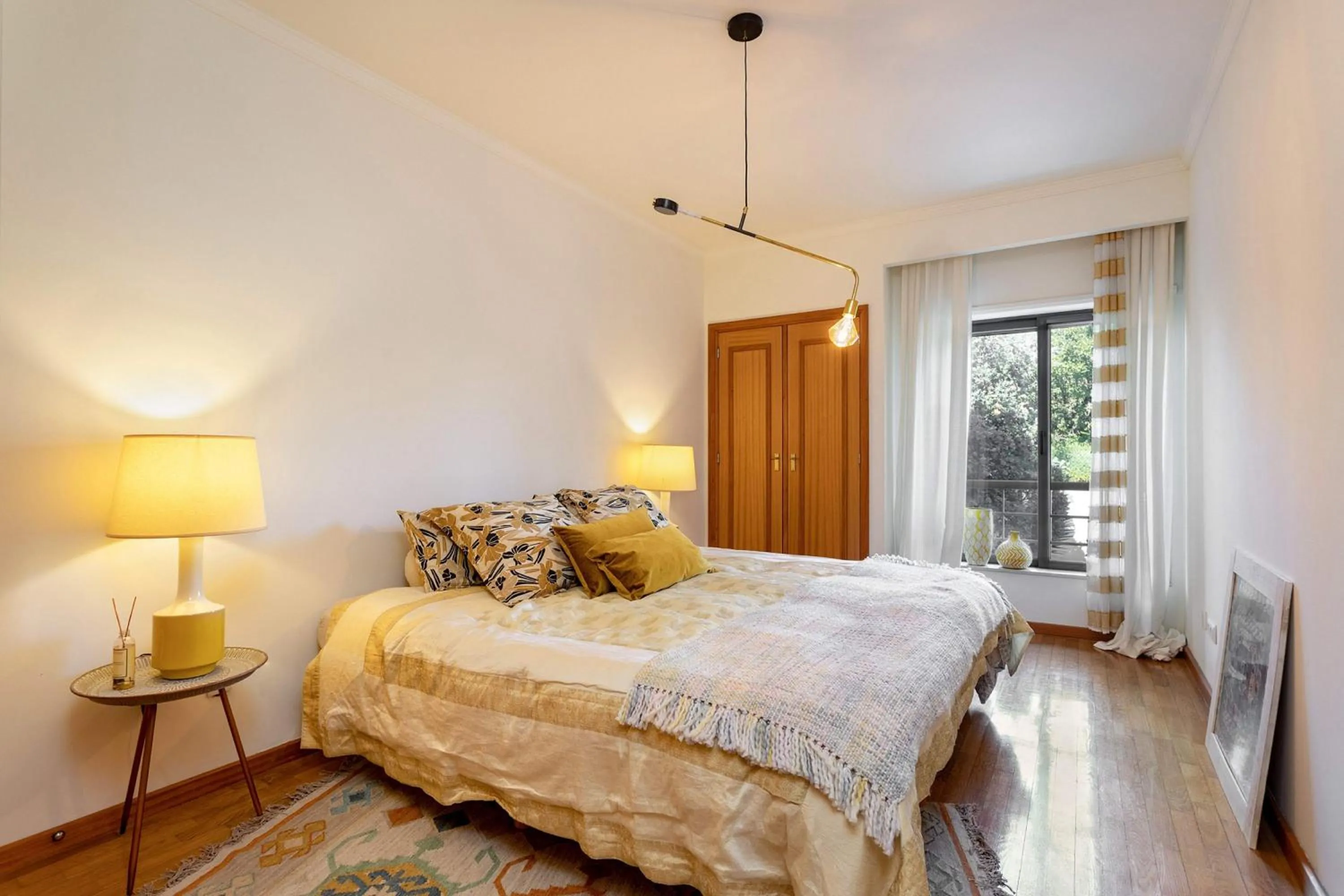 Bed in Oporto, sea view and marina