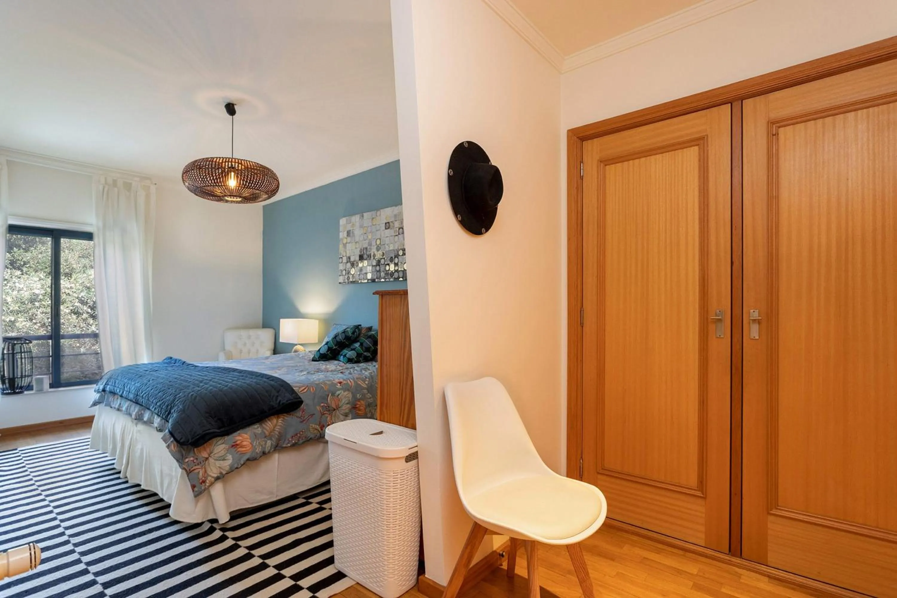 Bed in Oporto, sea view and marina