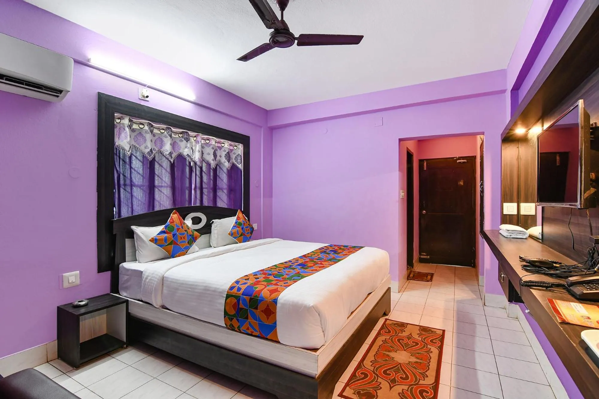 Bed in FabHotel Bollywood 2.0