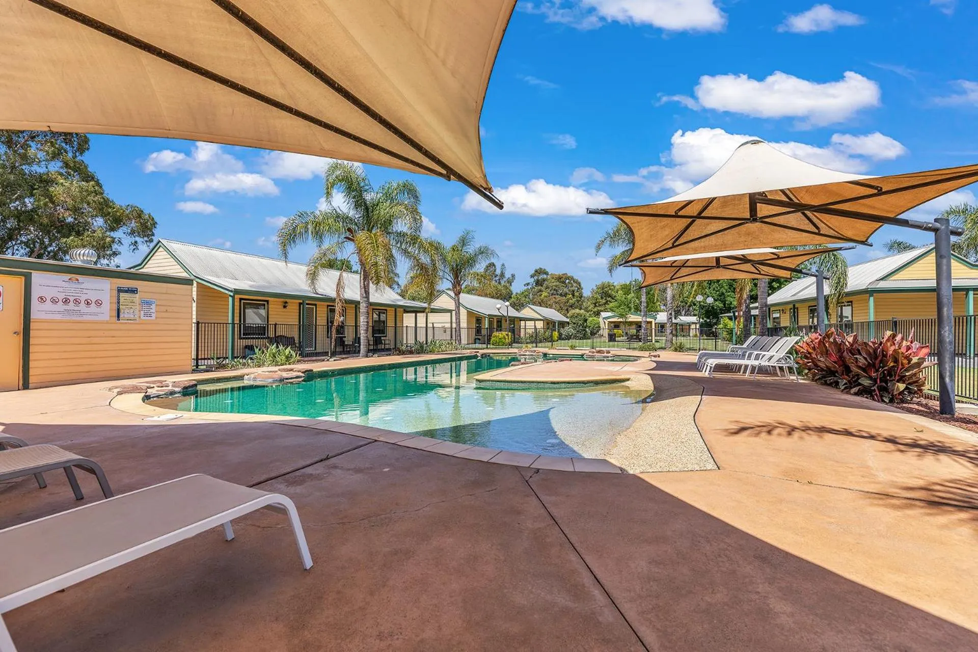 Swimming pool in Murray River Resort