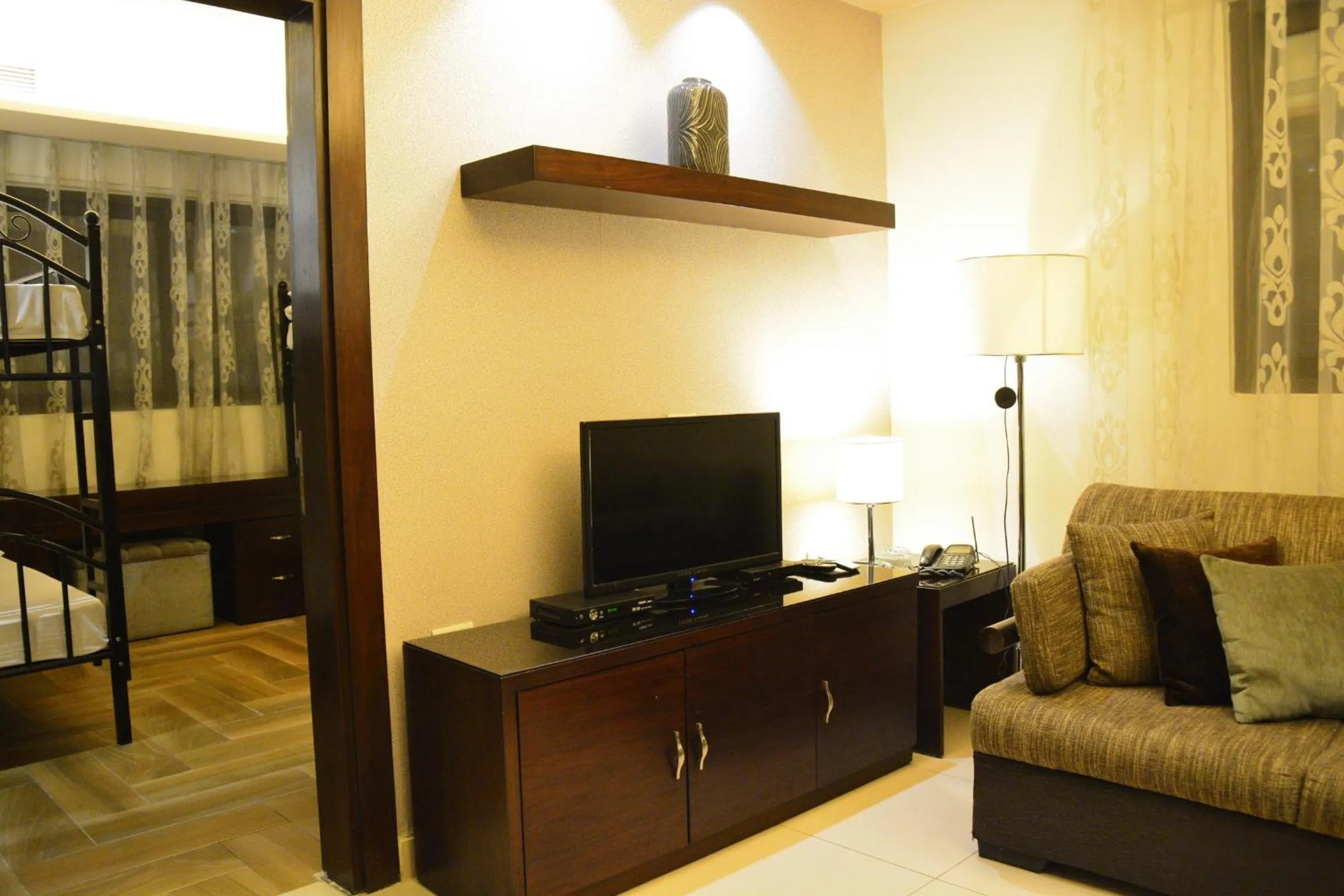 TV and multimedia, Bed in Nadine Hotel Suites