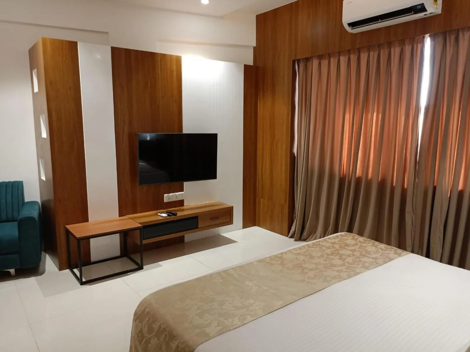 Bed in Lords Eco Inn, Ambaji