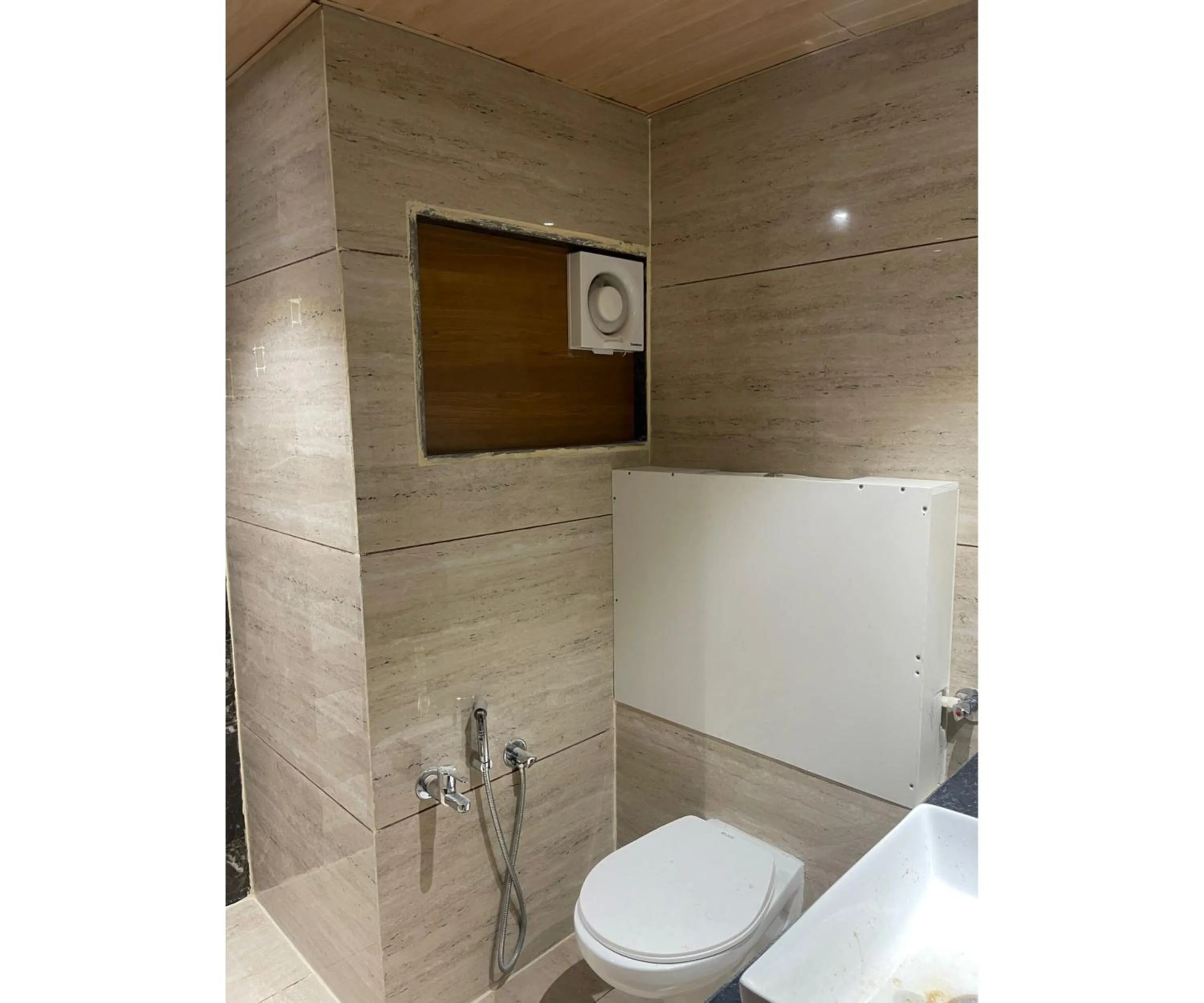 Shower in Lords Eco Inn, Ambaji