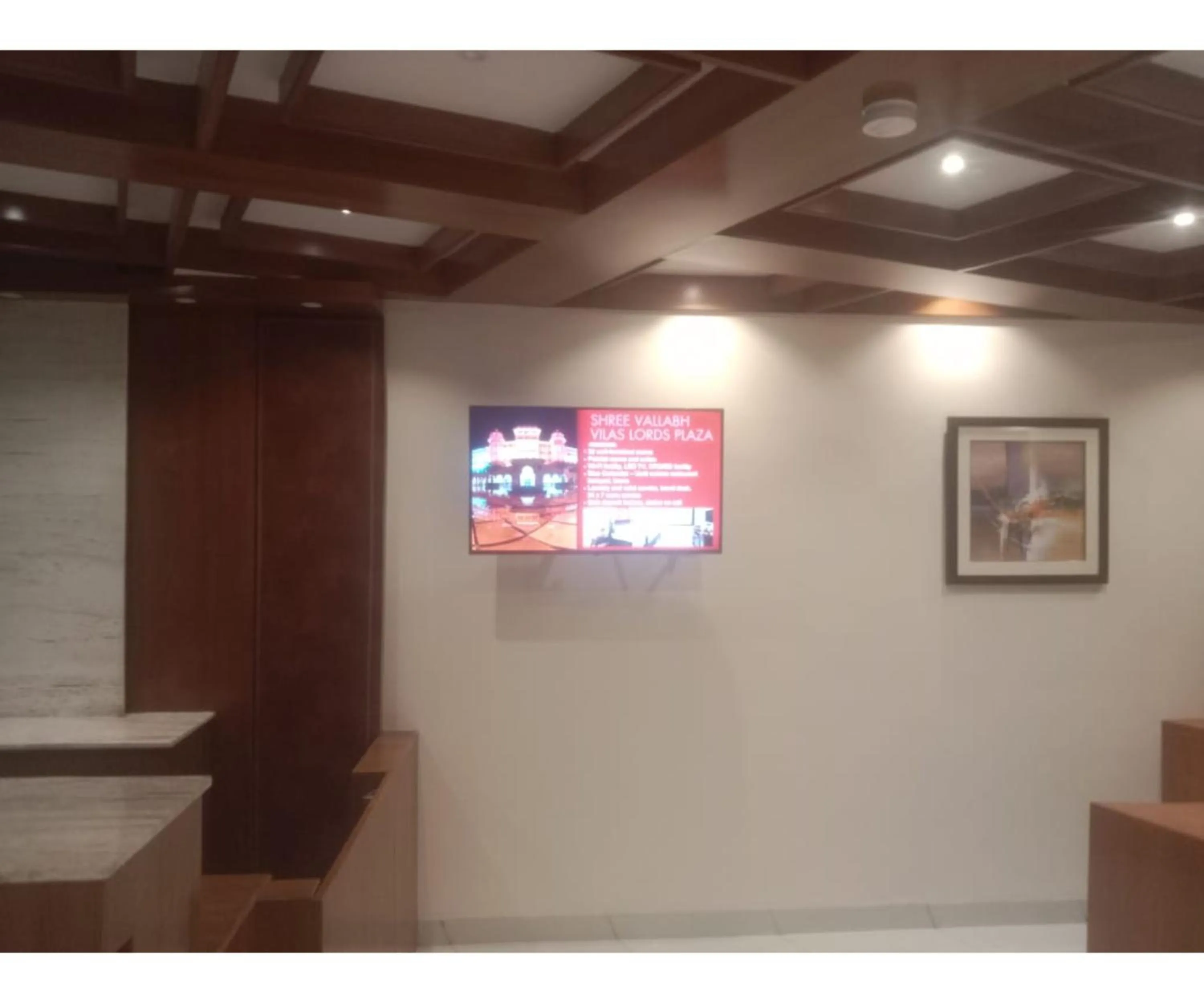 Communal lounge/ TV room in Lords Eco Inn, Ambaji