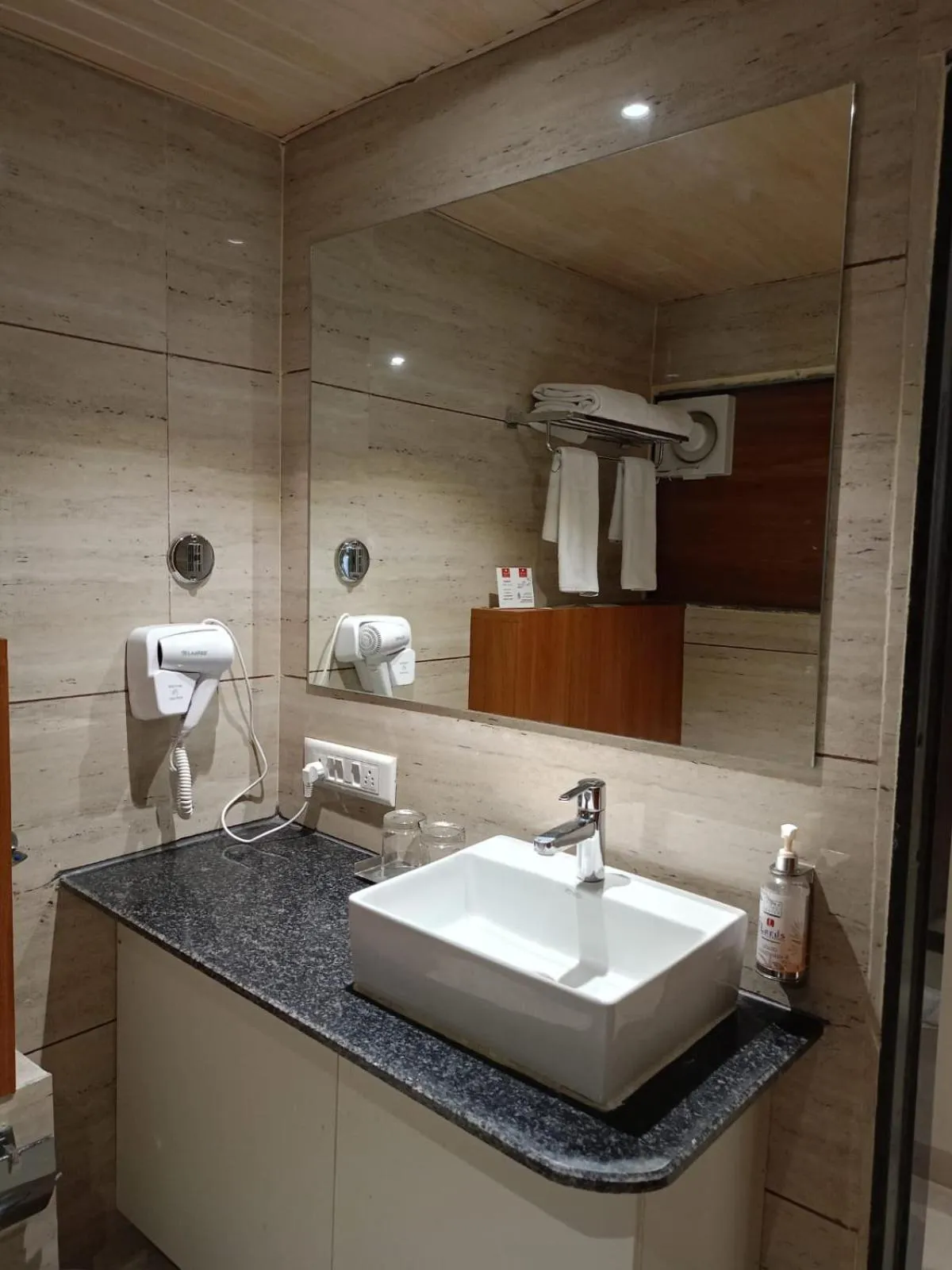 Toilet in Lords Eco Inn, Ambaji