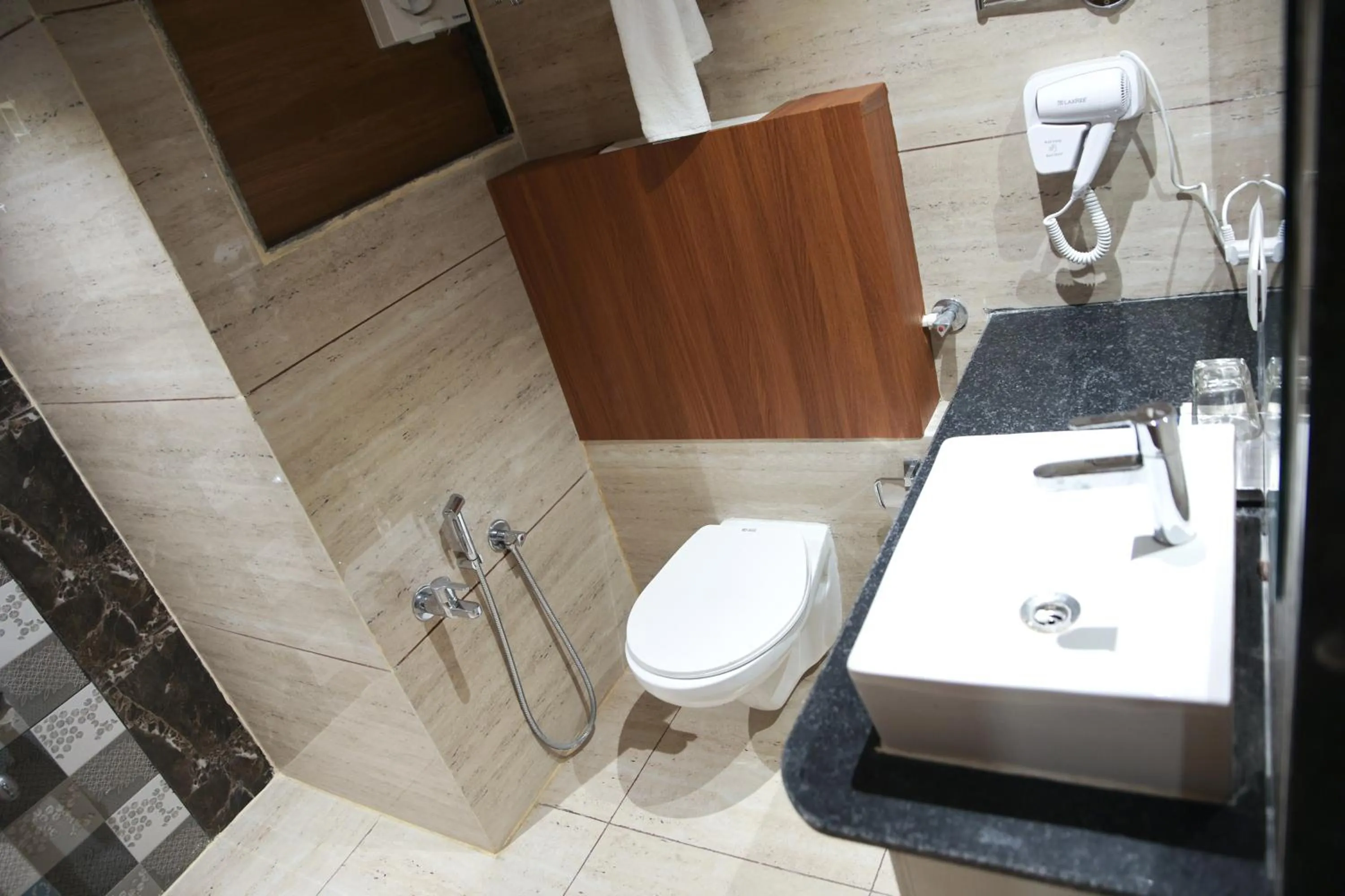 Shower in Lords Eco Inn, Ambaji