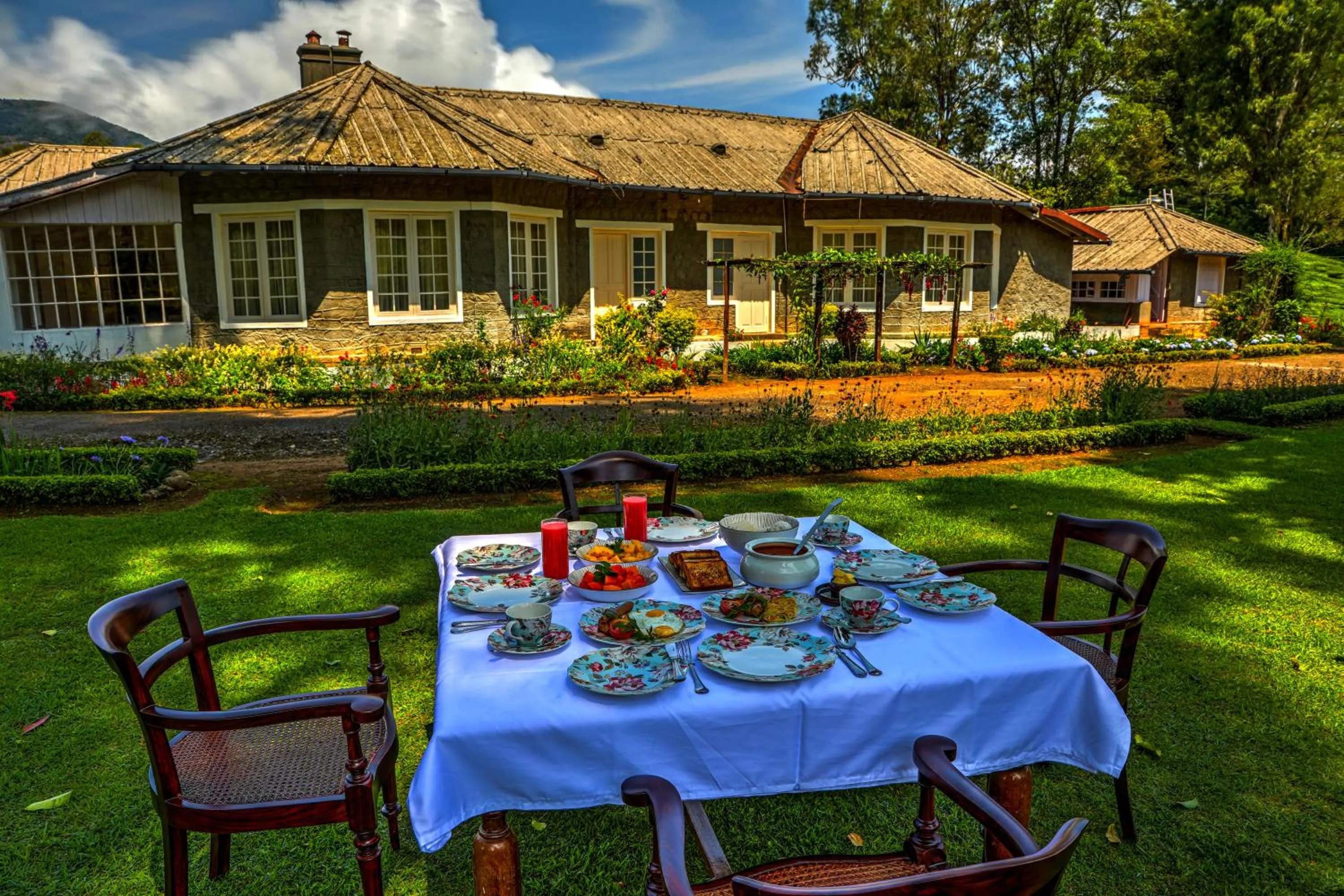 Food and drinks in Lockhart Bungalow Munnar - A CGH Earth SAHA Experience