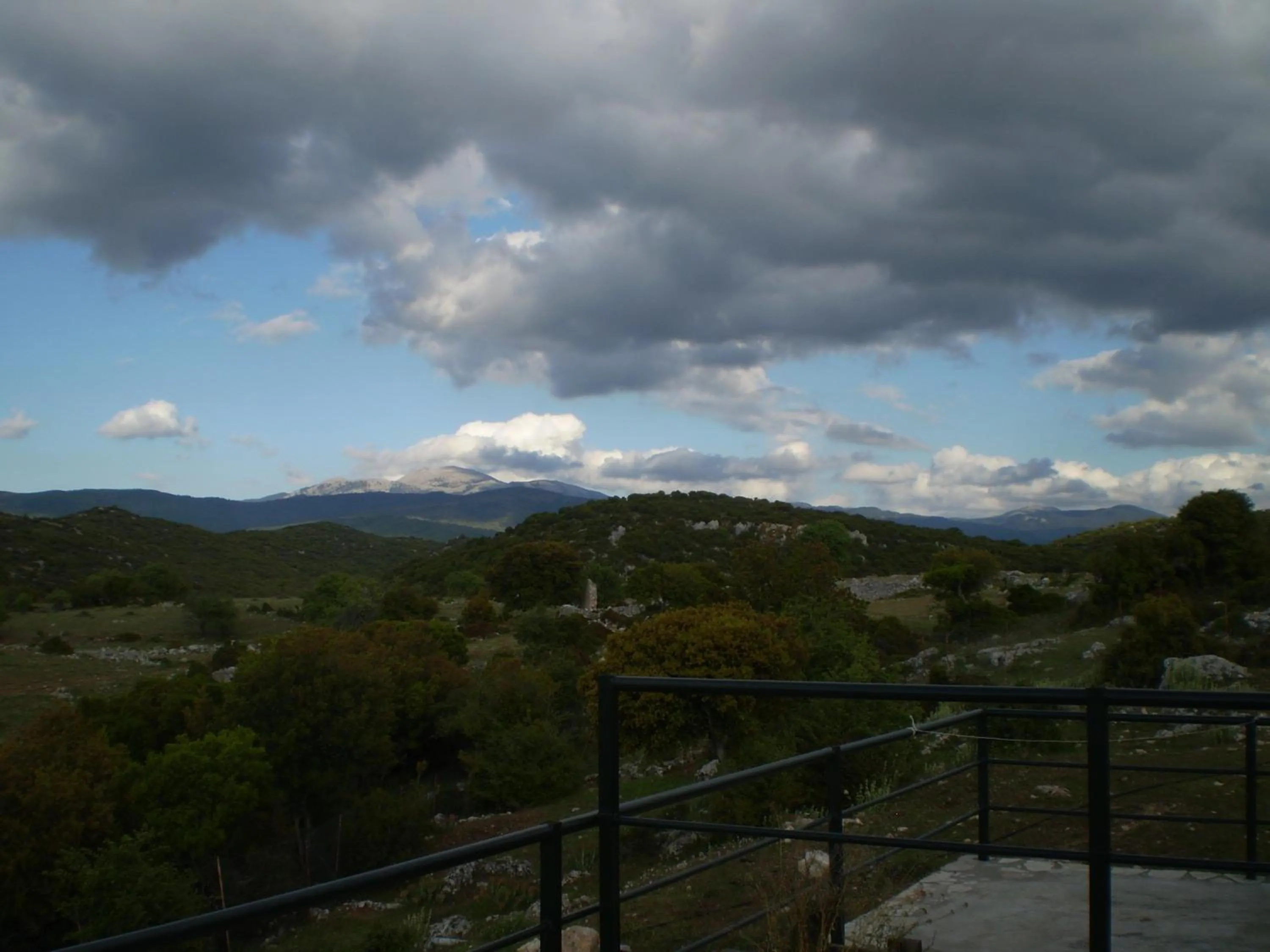 Area and facilities in Arachovitika Kalivia