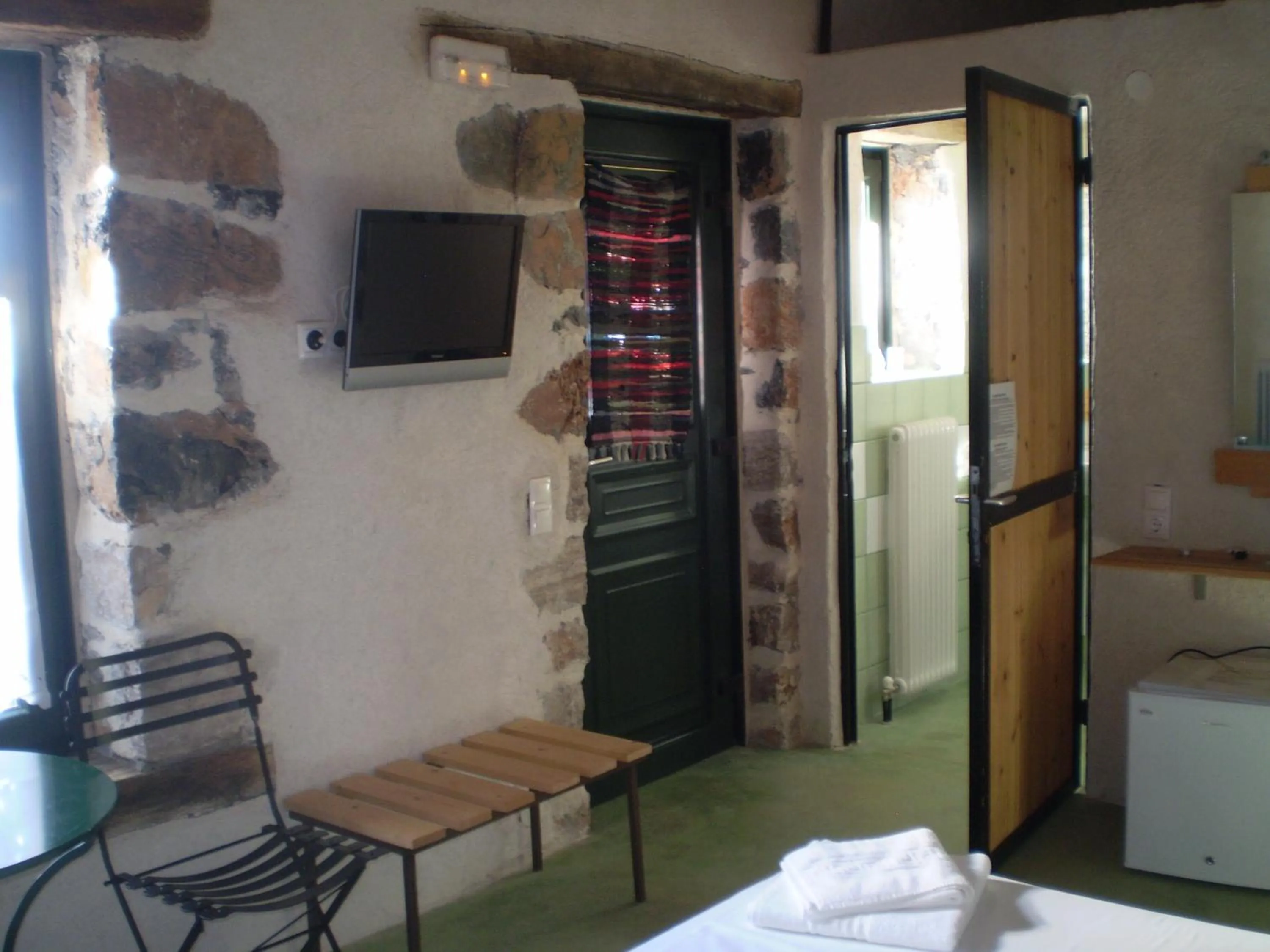 TV and multimedia, Bed in Arachovitika Kalivia