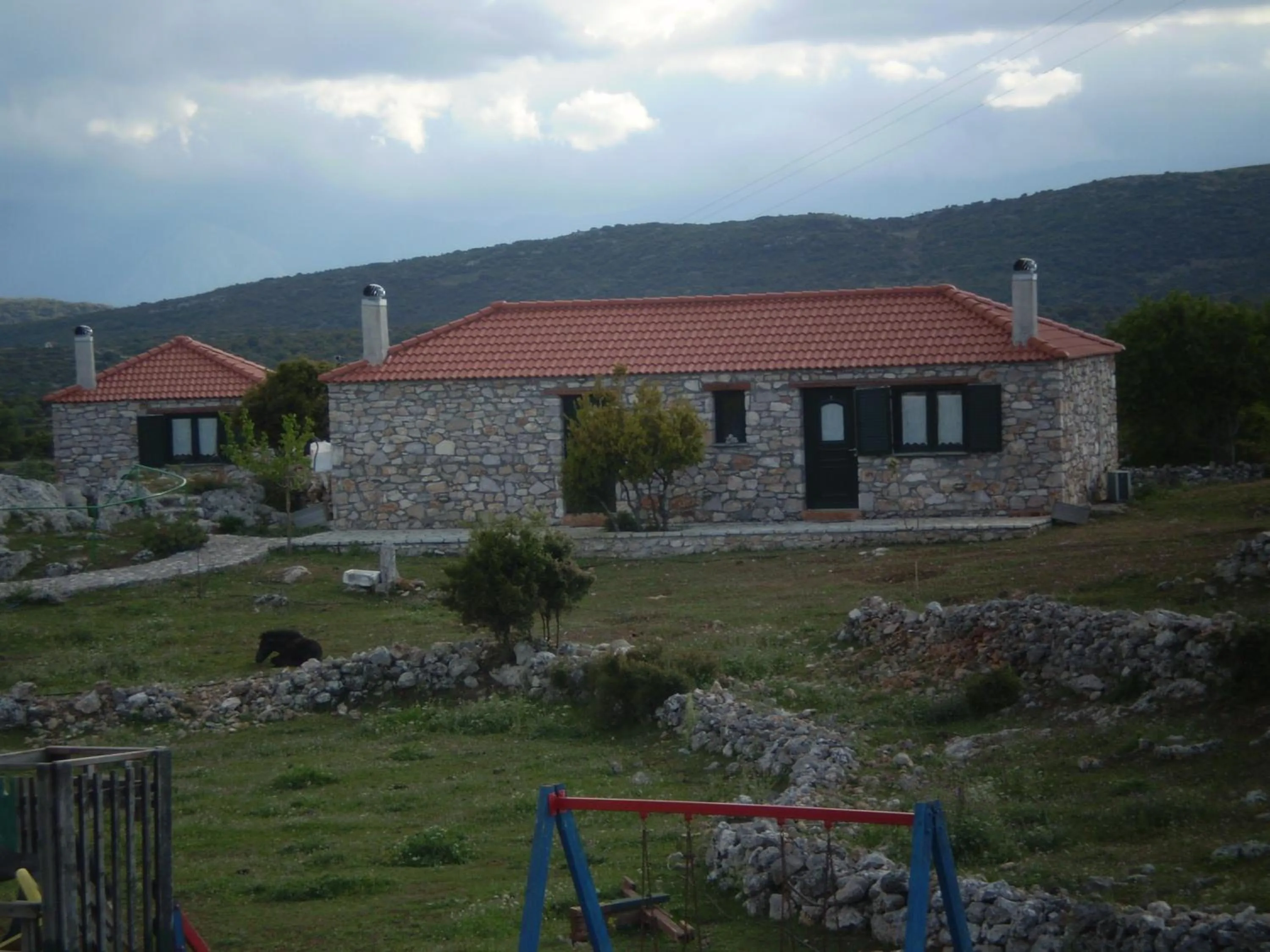 Facade/entrance in Arachovitika Kalivia