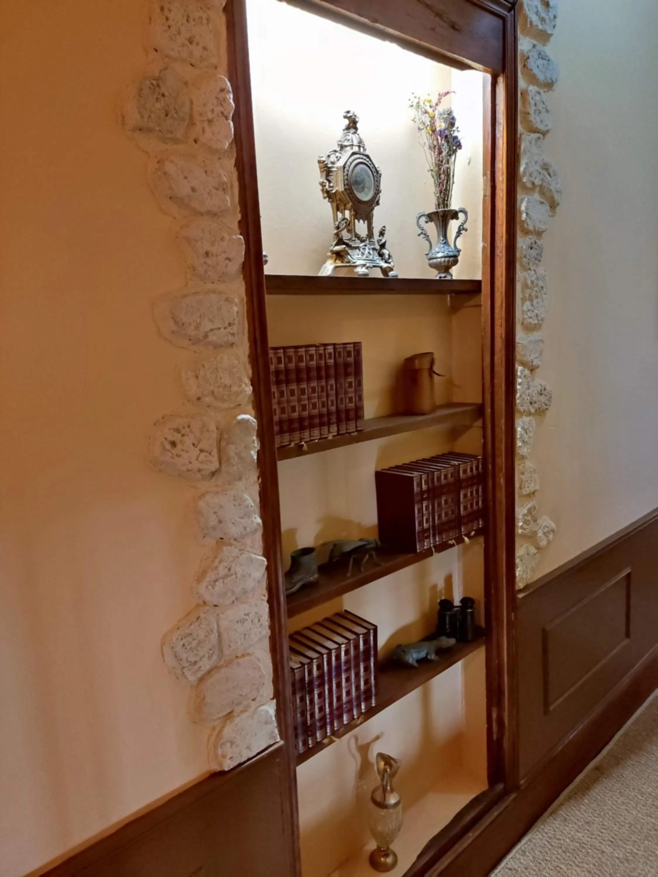 Decorative detail in L'Entrée Chambres d'Hôtes Bar & Restaurant