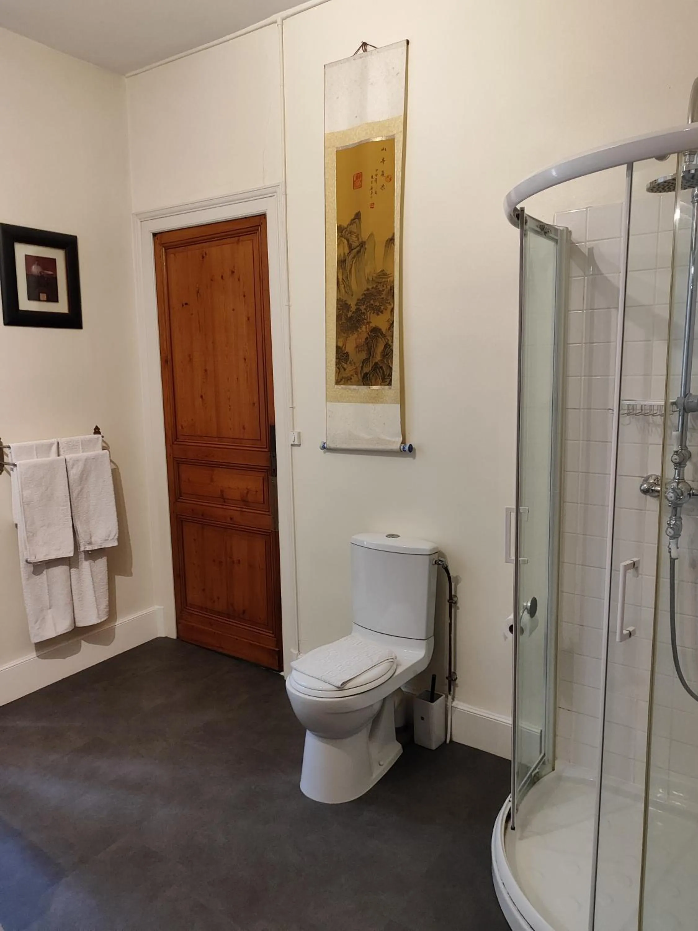 Bathroom in L'Entrée Chambres d'Hôtes Bar & Restaurant