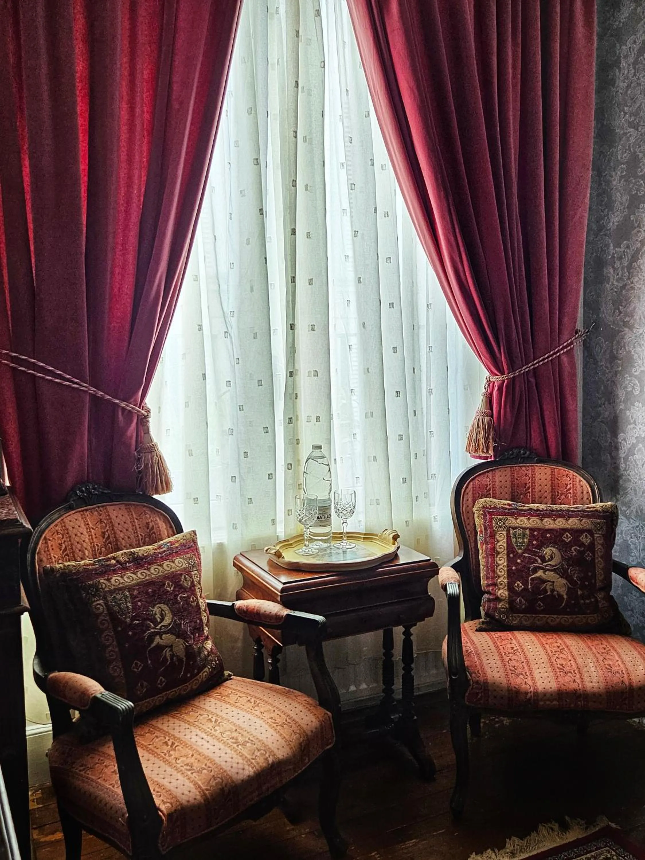 Bedroom in L'Entrée Chambres d'Hôtes Bar & Restaurant