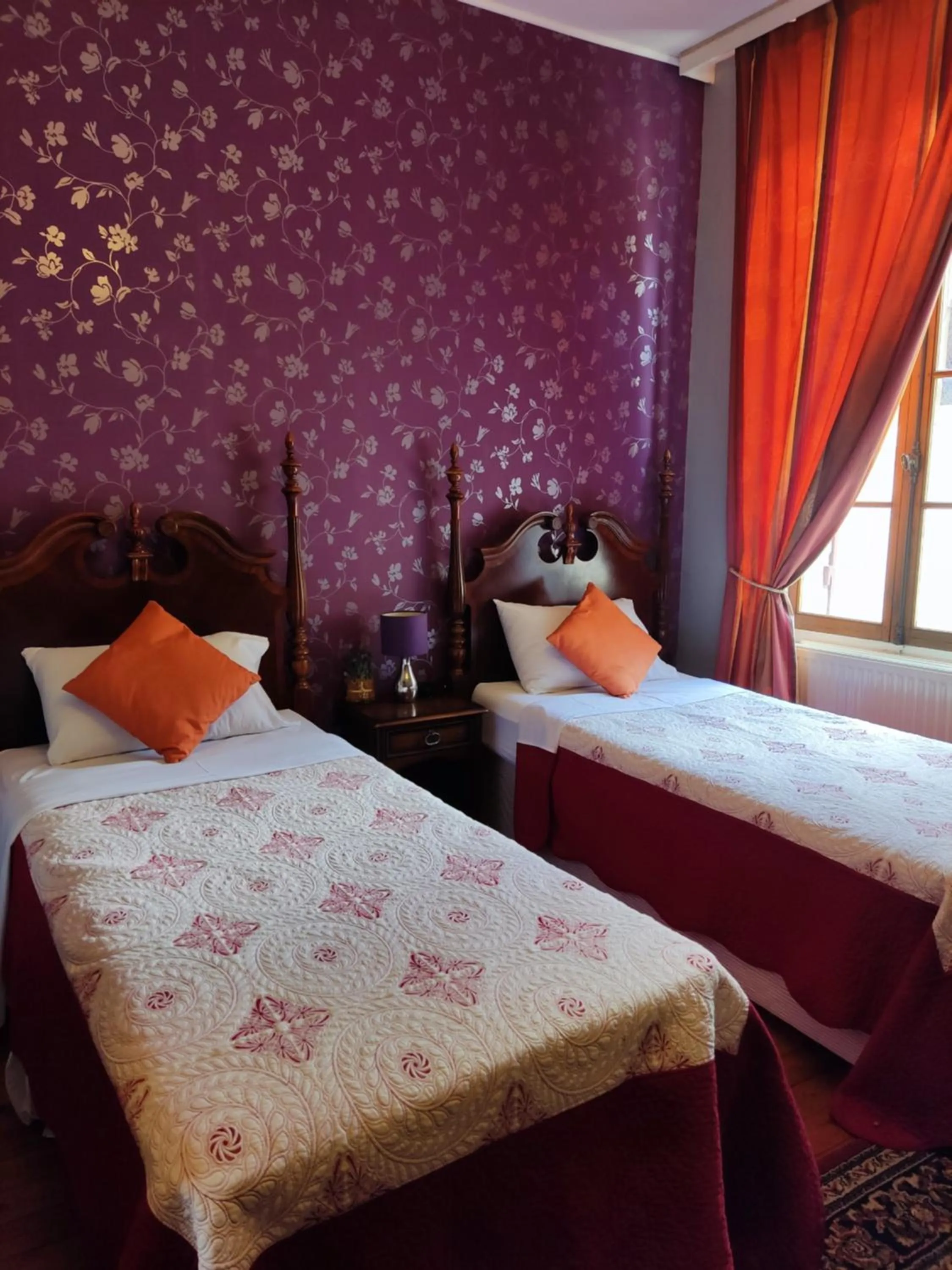 Bedroom, Bed in L'Entrée Chambres d'Hôtes Bar & Restaurant