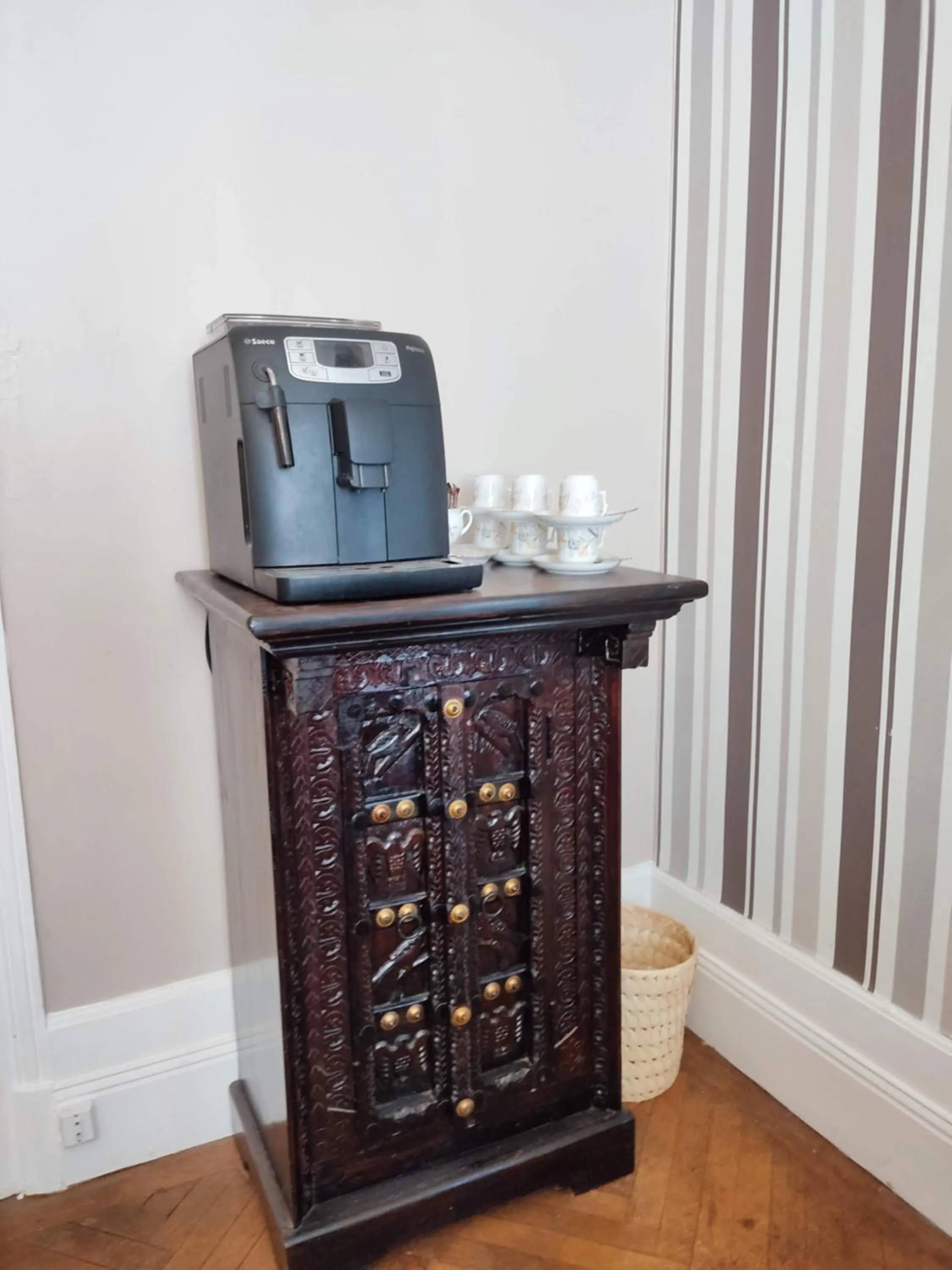 Communal lounge/ TV room in L'Entrée Chambres d'Hôtes Bar & Restaurant