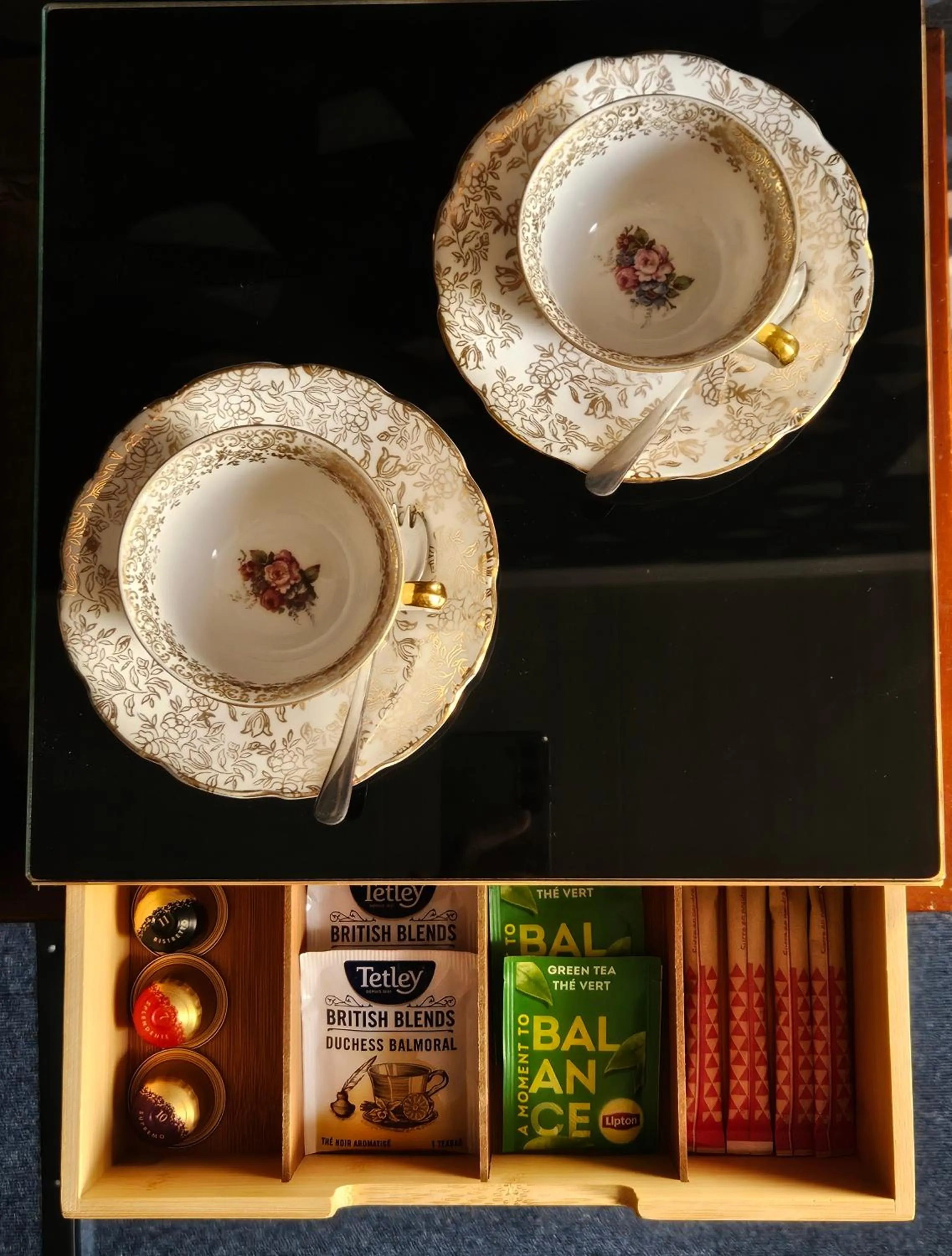 Coffee/tea facilities in L'Entrée Chambres d'Hôtes Bar & Restaurant