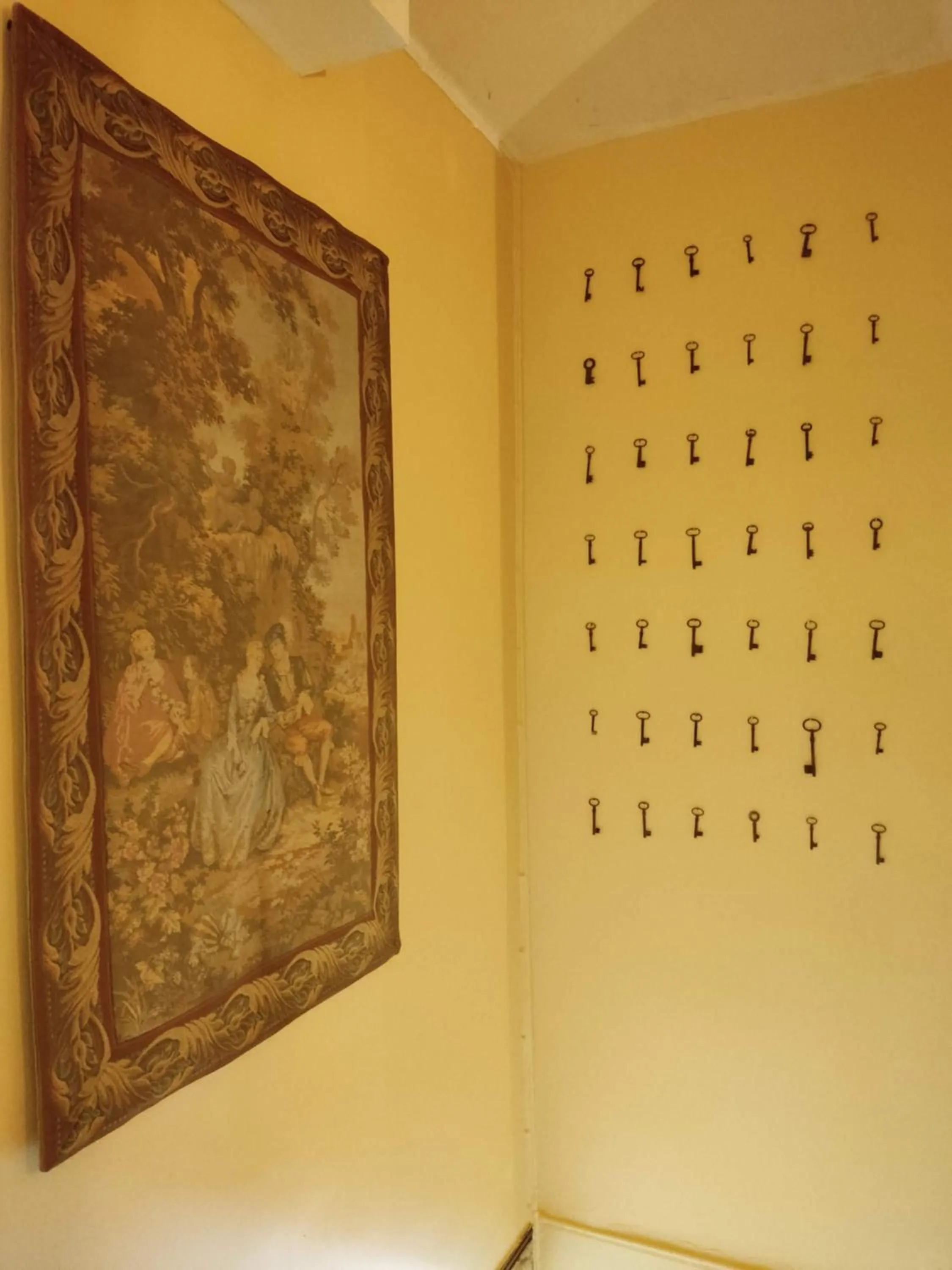 Decorative detail in L'Entrée Chambres d'Hôtes Bar & Restaurant