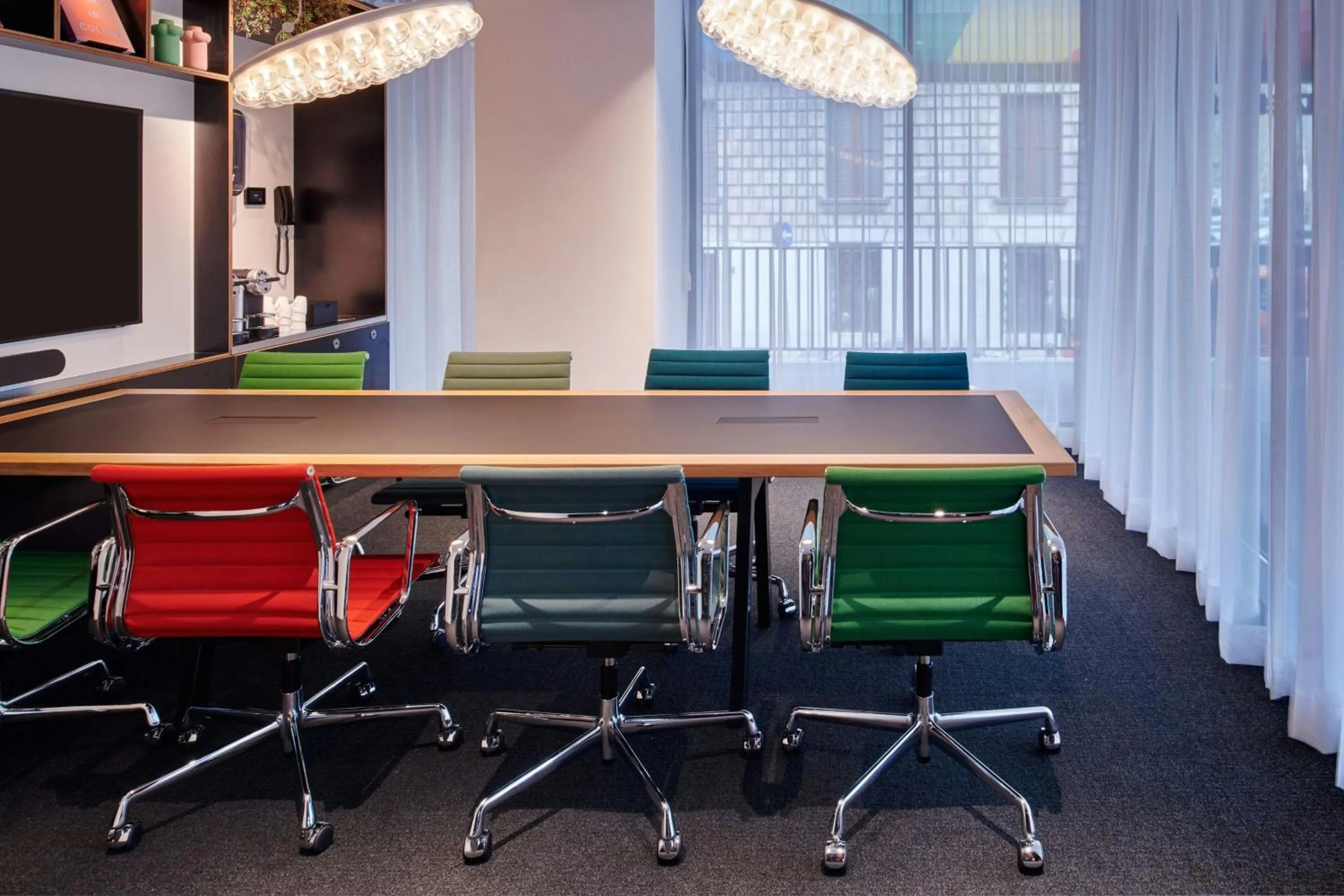 Meeting/conference room in citizenM Rome Isola Tiberina