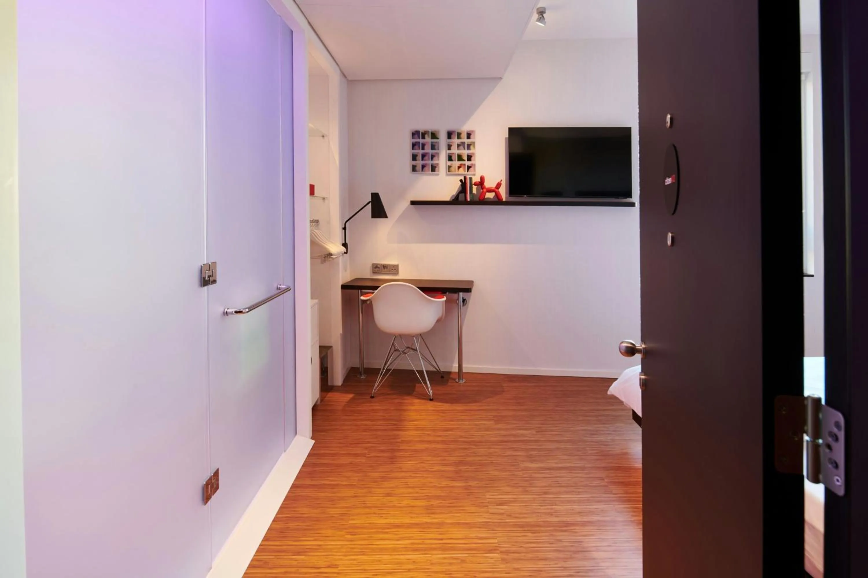 Bedroom in citizenM Rome Isola Tiberina