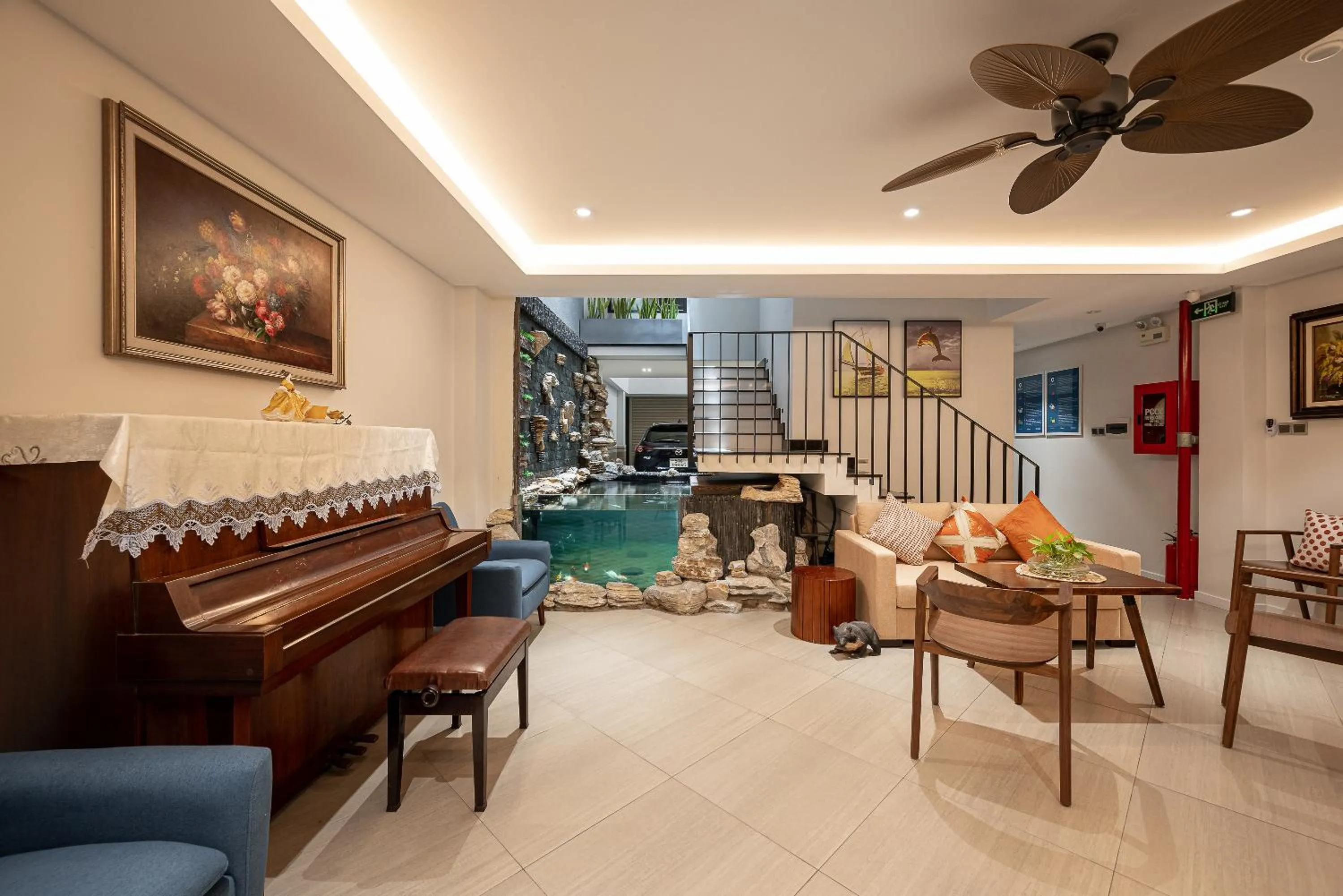 Communal lounge/ TV room in Cozrum Homes - Kena House