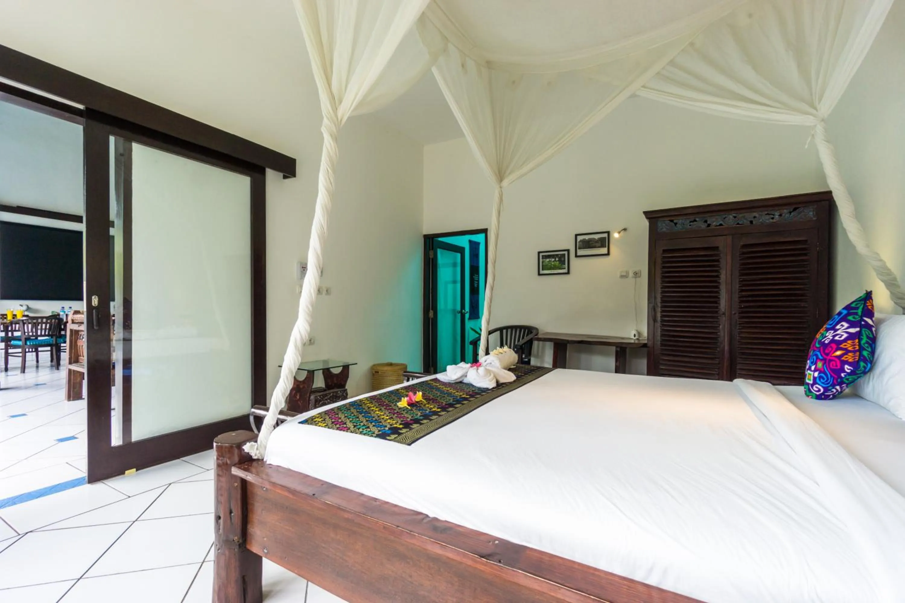Shower, Bed in Ambary House Gili Trawangan- 2 BR Private Villa, Pool