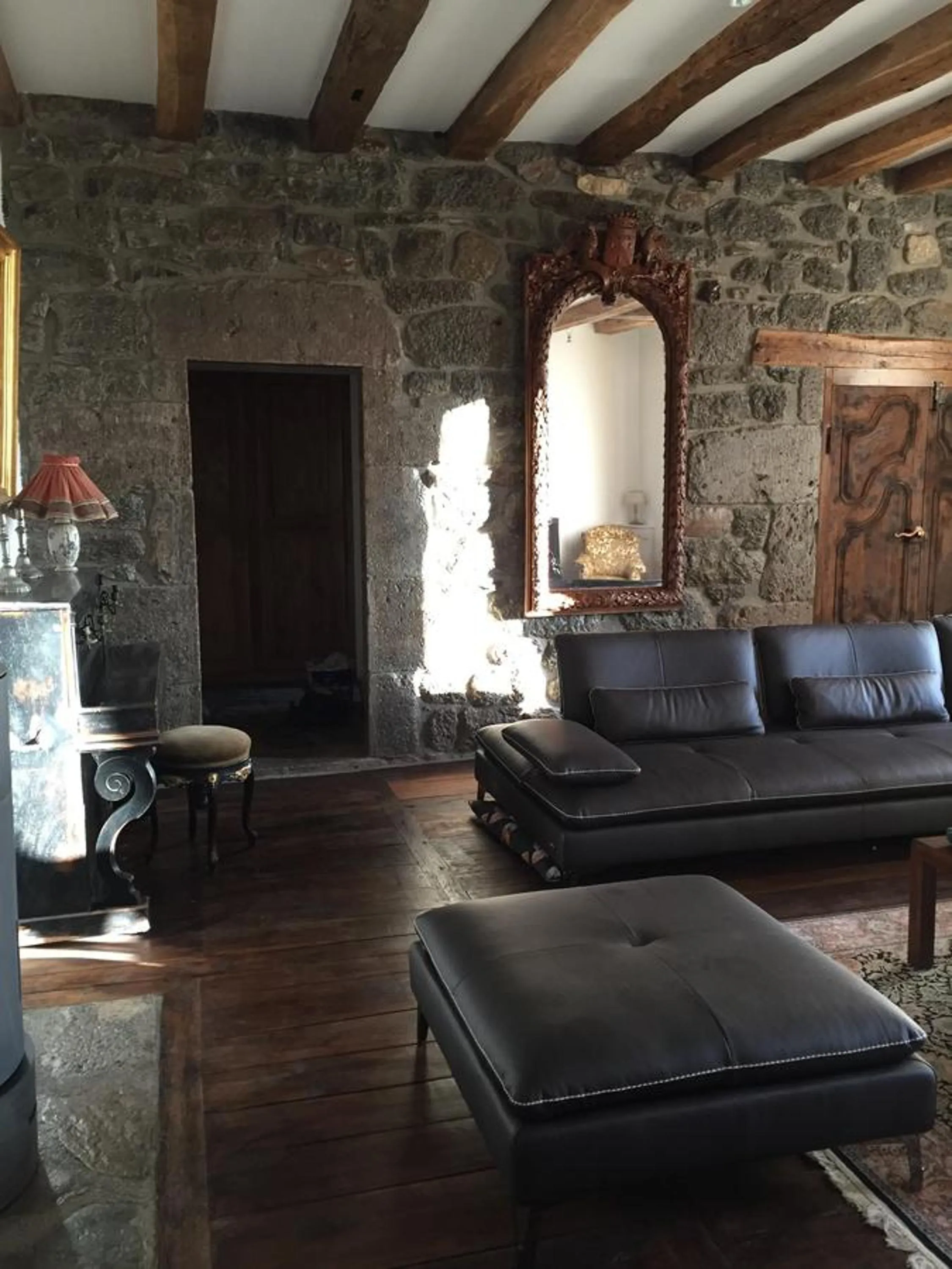 Communal lounge/ TV room in Château du Puech