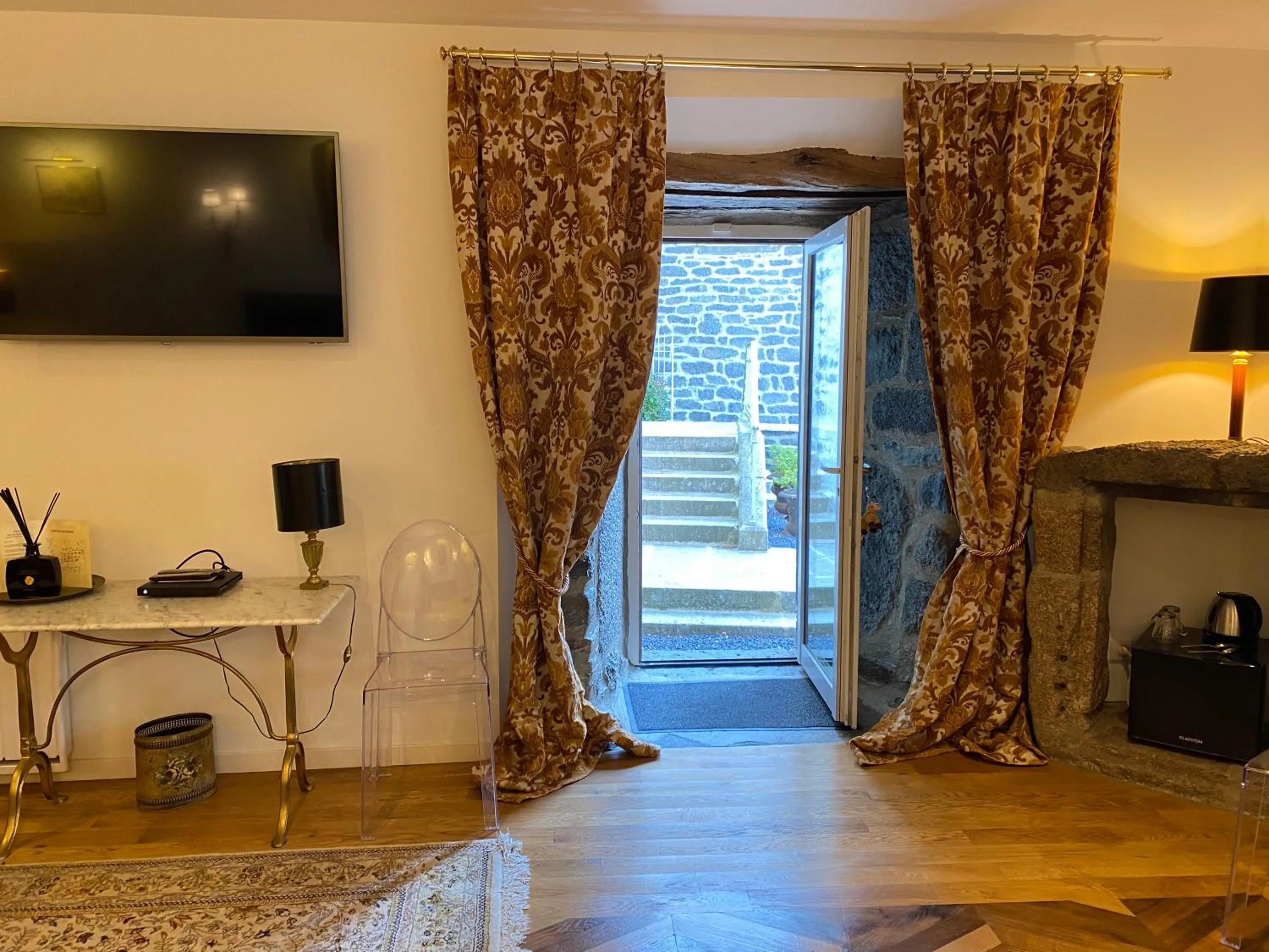 Bedroom, Bed in Château du Puech