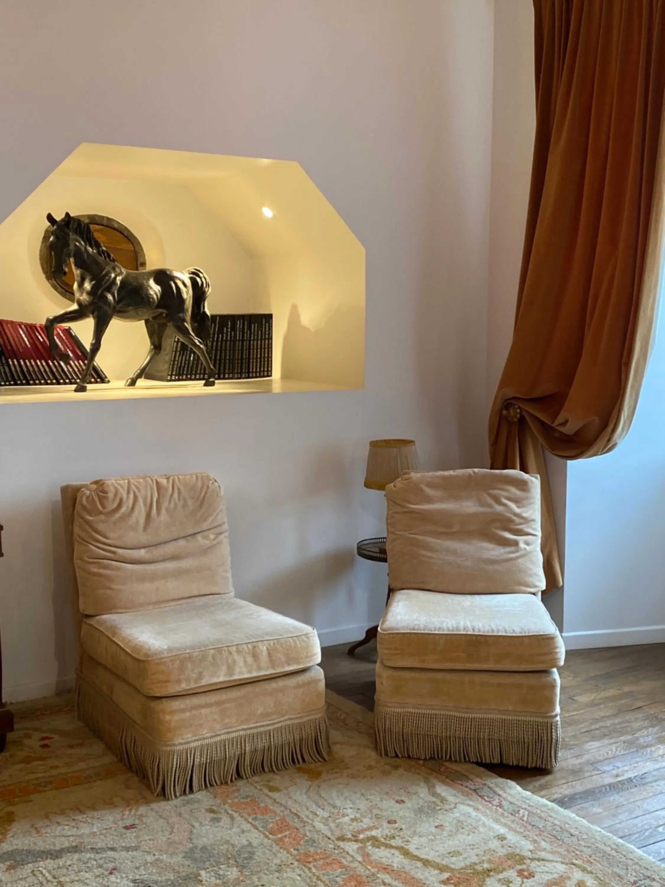 Seating area in Château du Puech