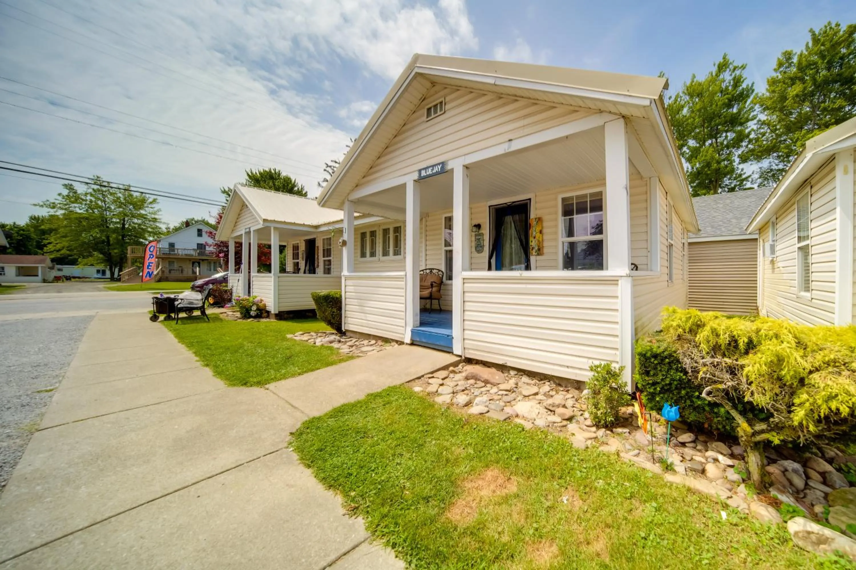 Pet-Friendly Lake Erie Cottage - Walk to the Water
